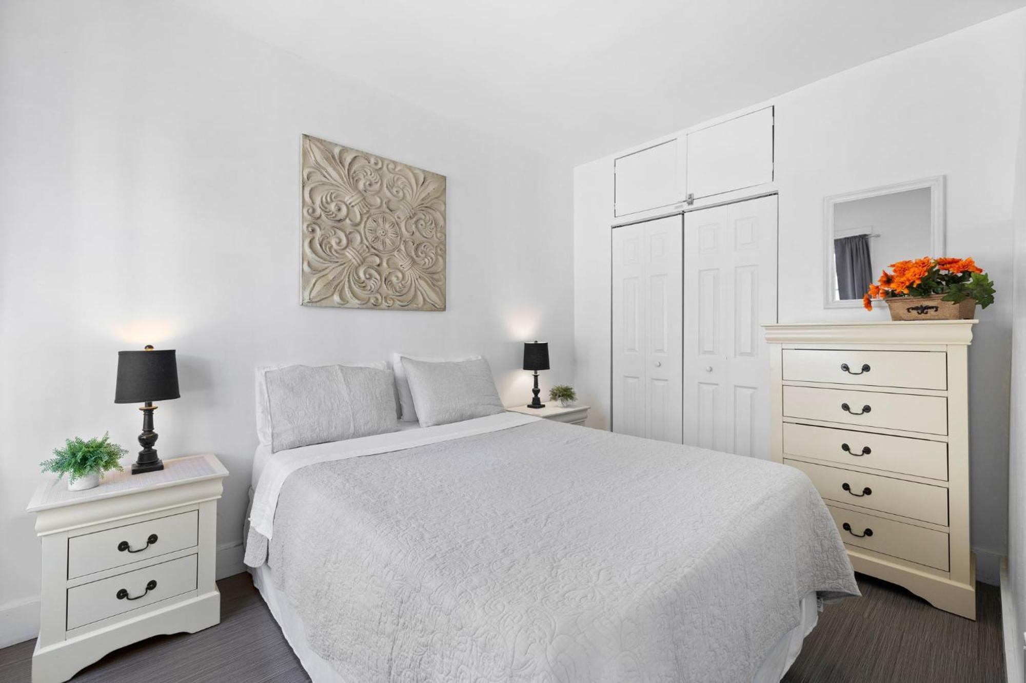 1 Bedroom - Ocean Drive & 6th Street.