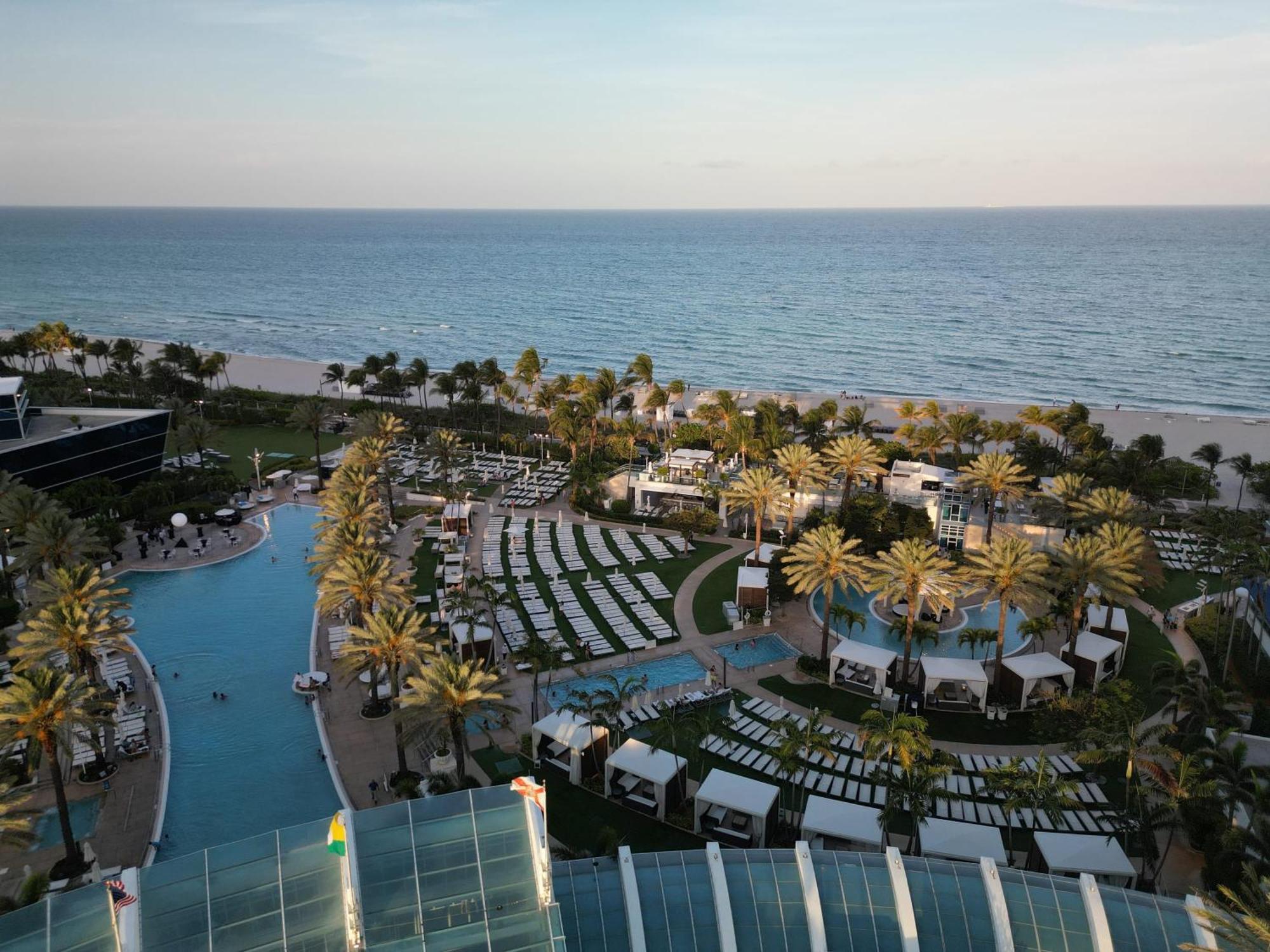 Holiday home Fontainebleau Balcony W Ocean + Bay View Miami Beach