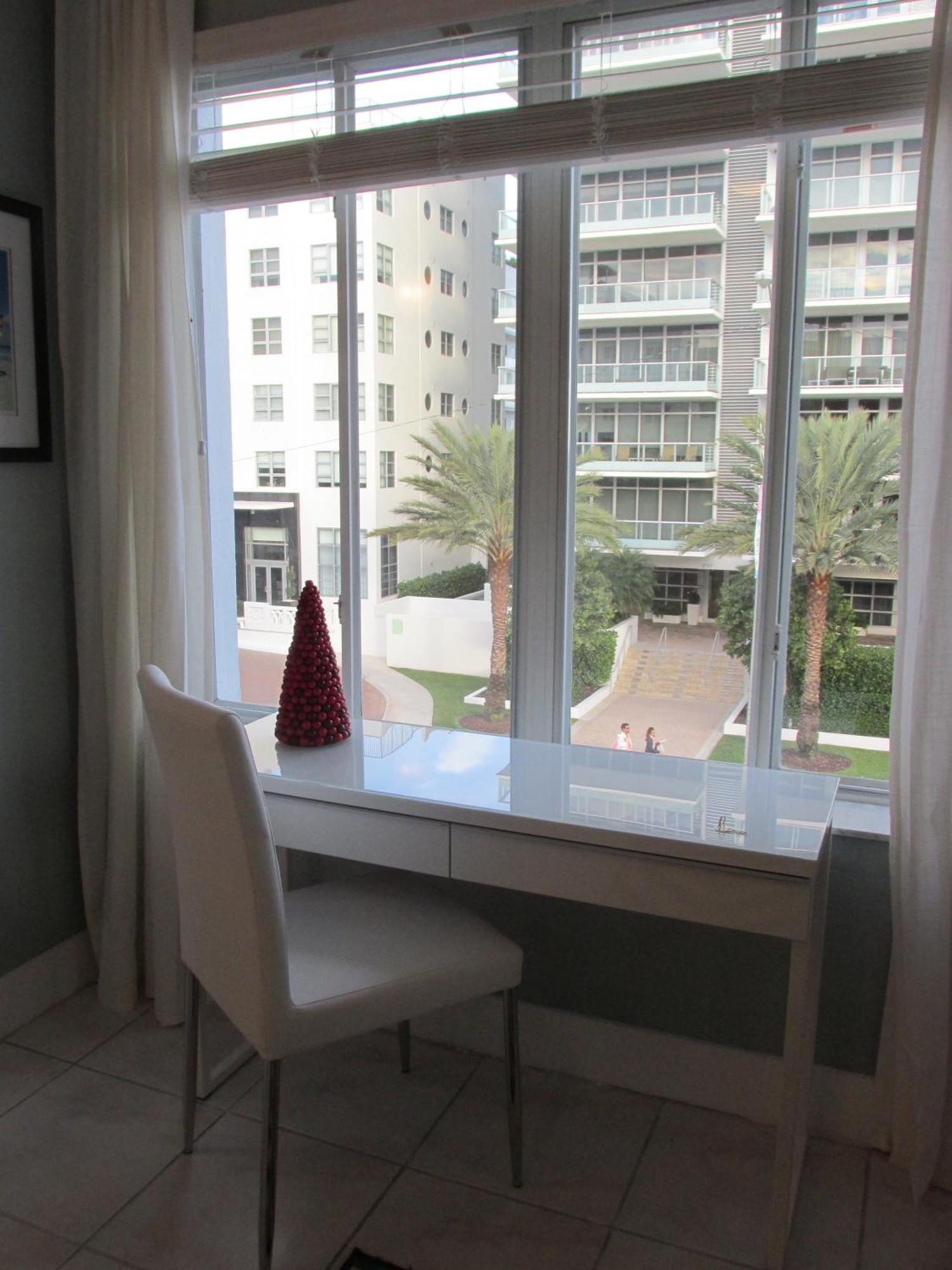 Apartment Ocean Breeze With Parking By The