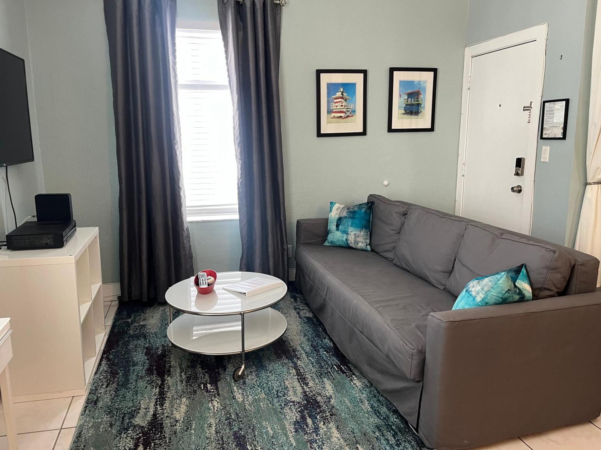 Apartment Ocean Breeze With Parking By The *