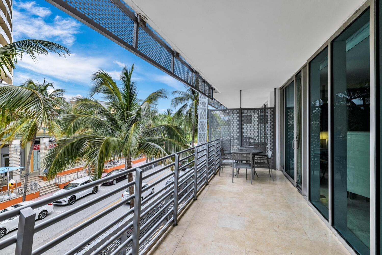 Large On Ocean Drive With Direct Access To The Apartment *
