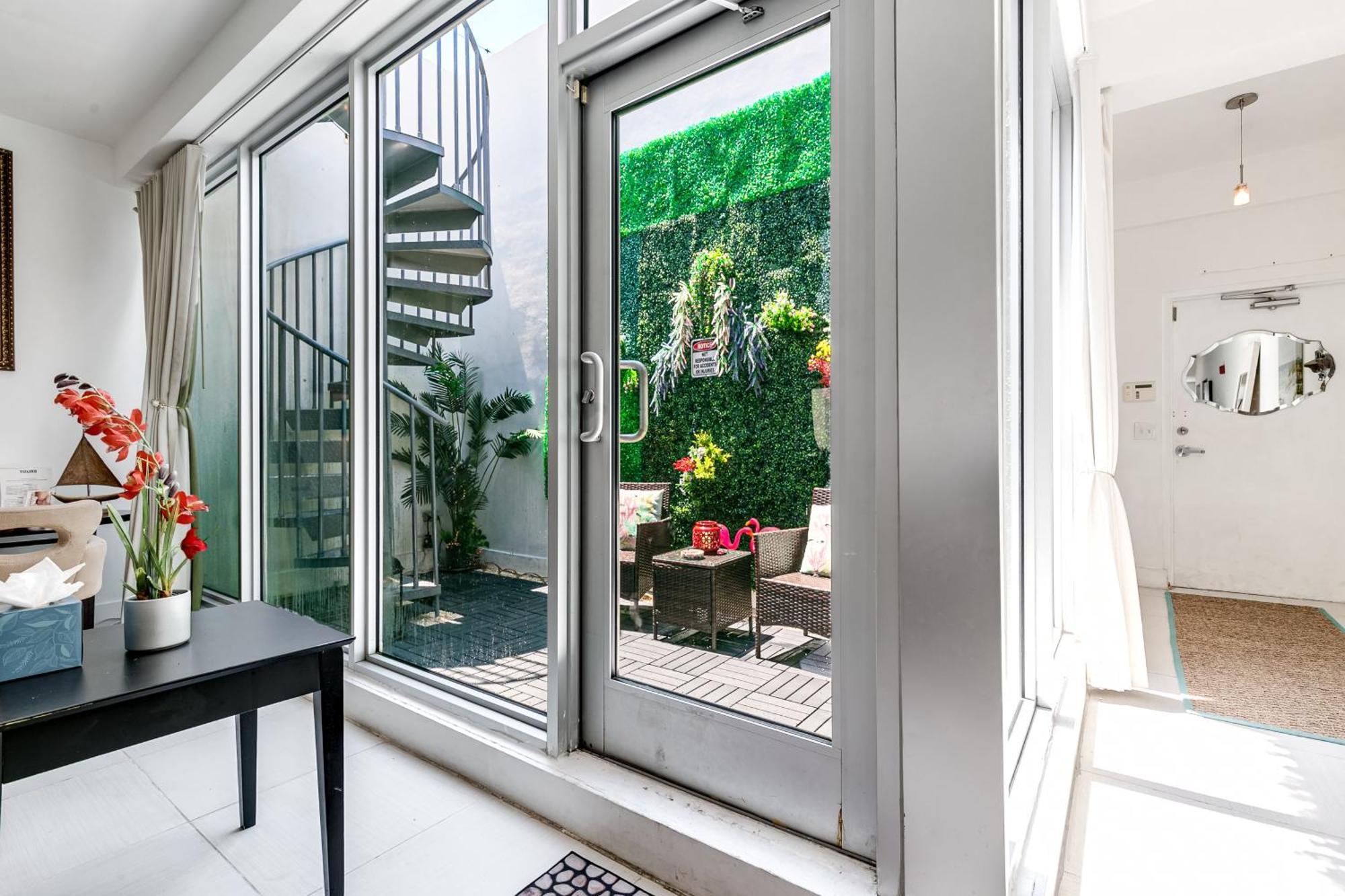 Apartment 2bedroom 2bath Loft Exclusive Rooftop&jacuzzi,1block From