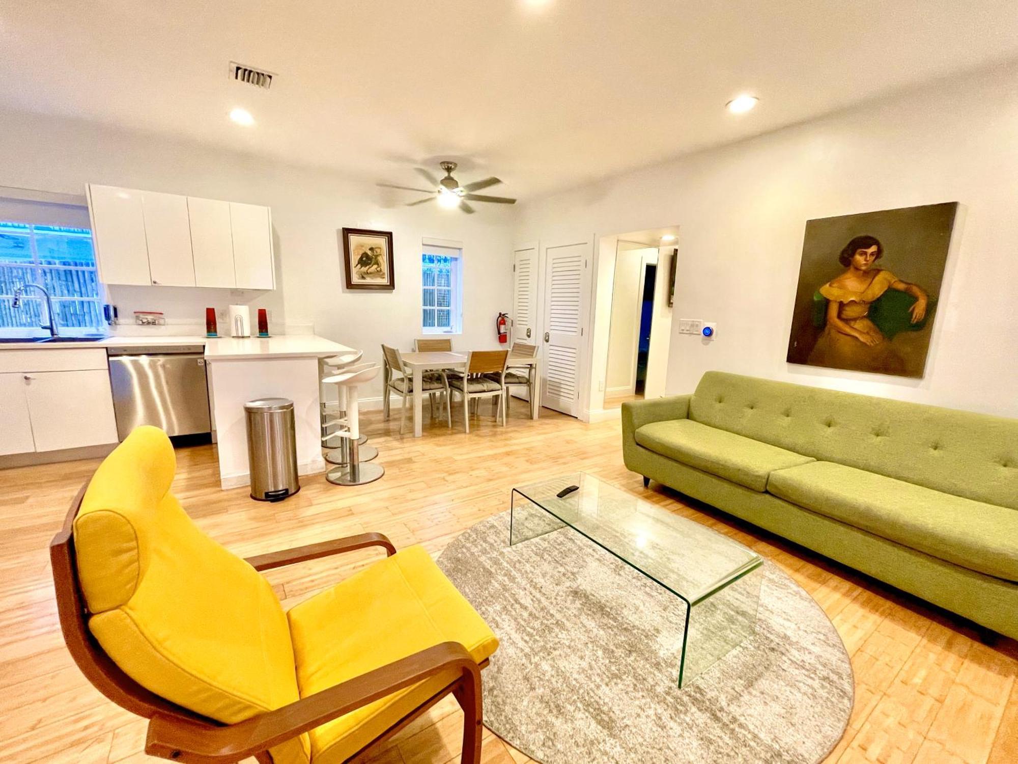 20 Guests Luxurious South Apartment