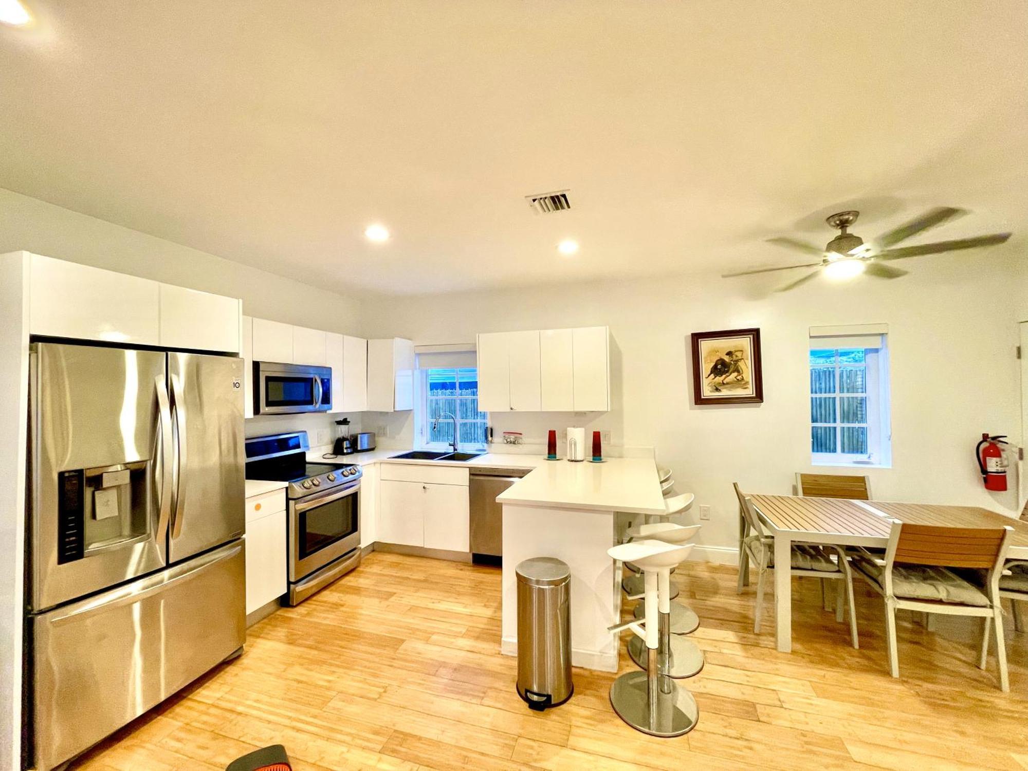 20 Guests Luxurious South Miami Beach