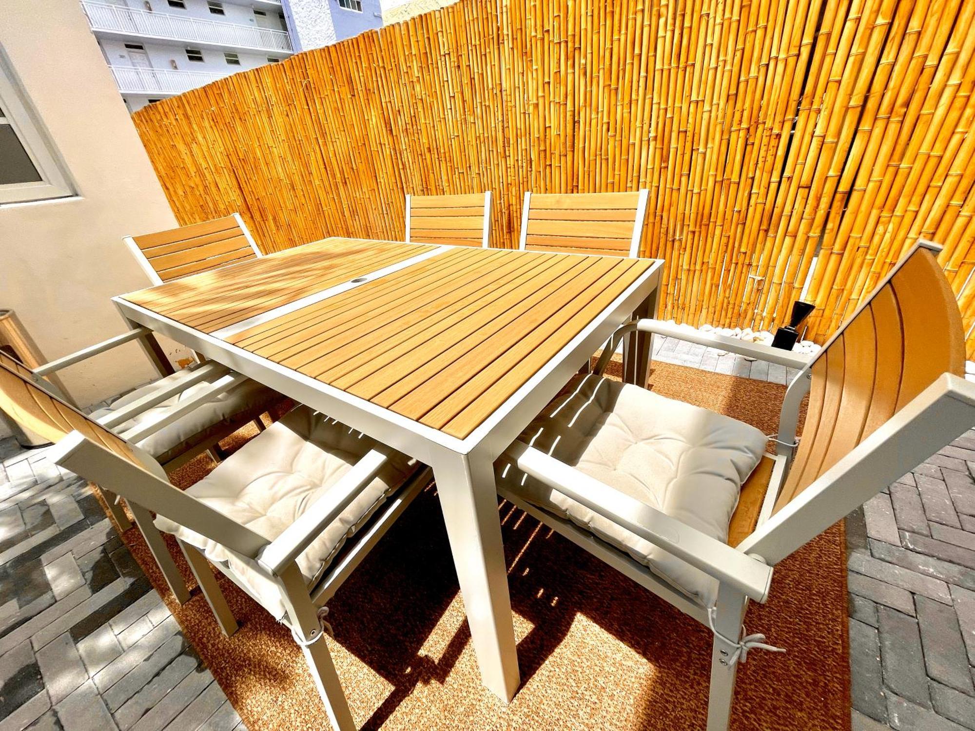 20 Guests Luxurious South Apartment