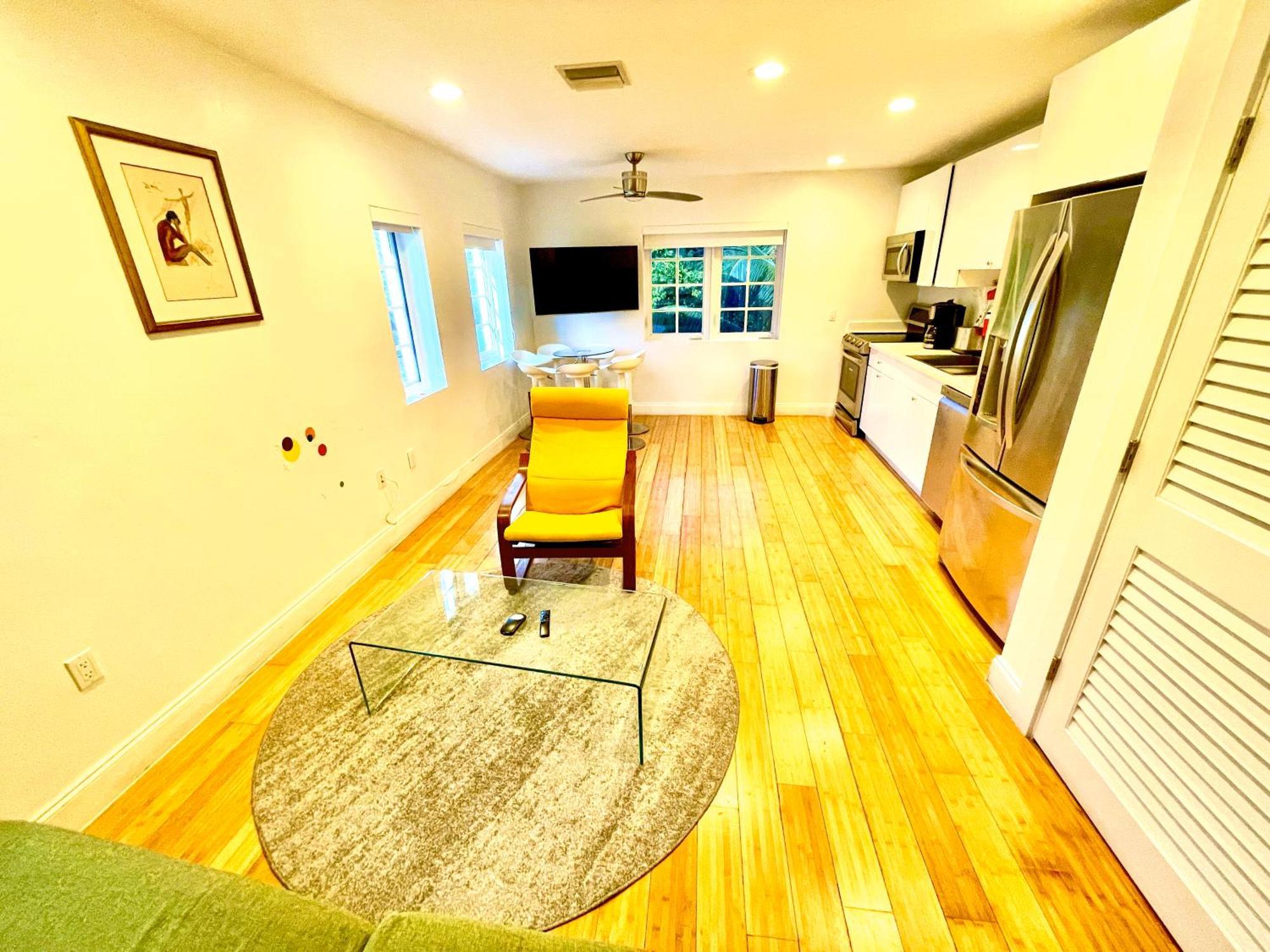 12 Guests Luxurious South 2