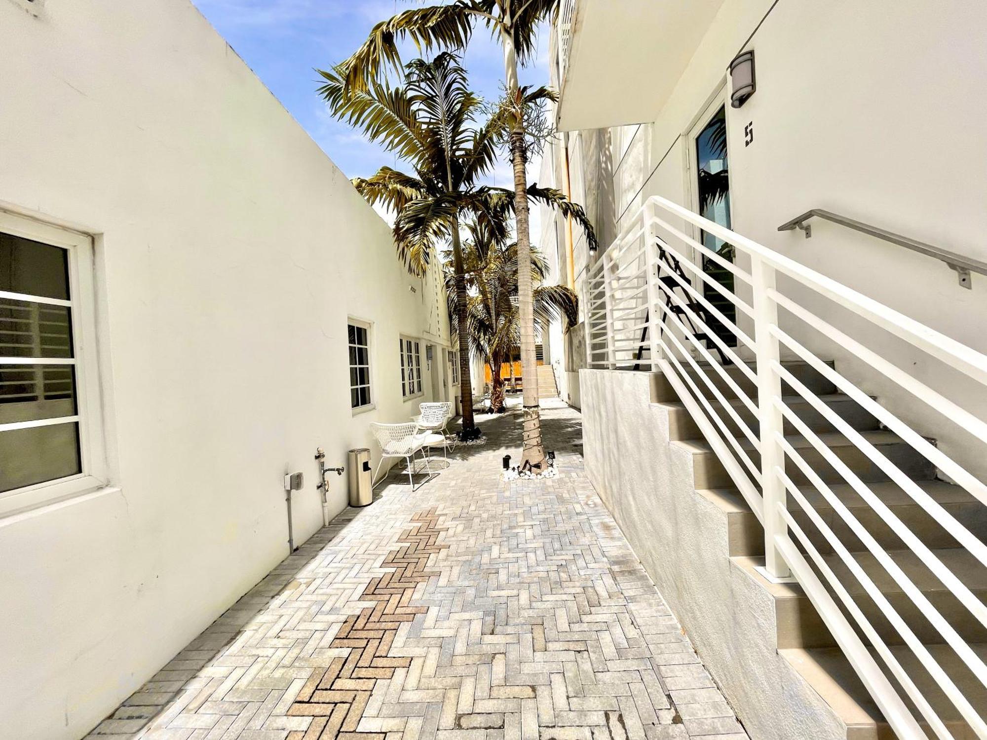 Apartment 12 Guests Luxurious South 2