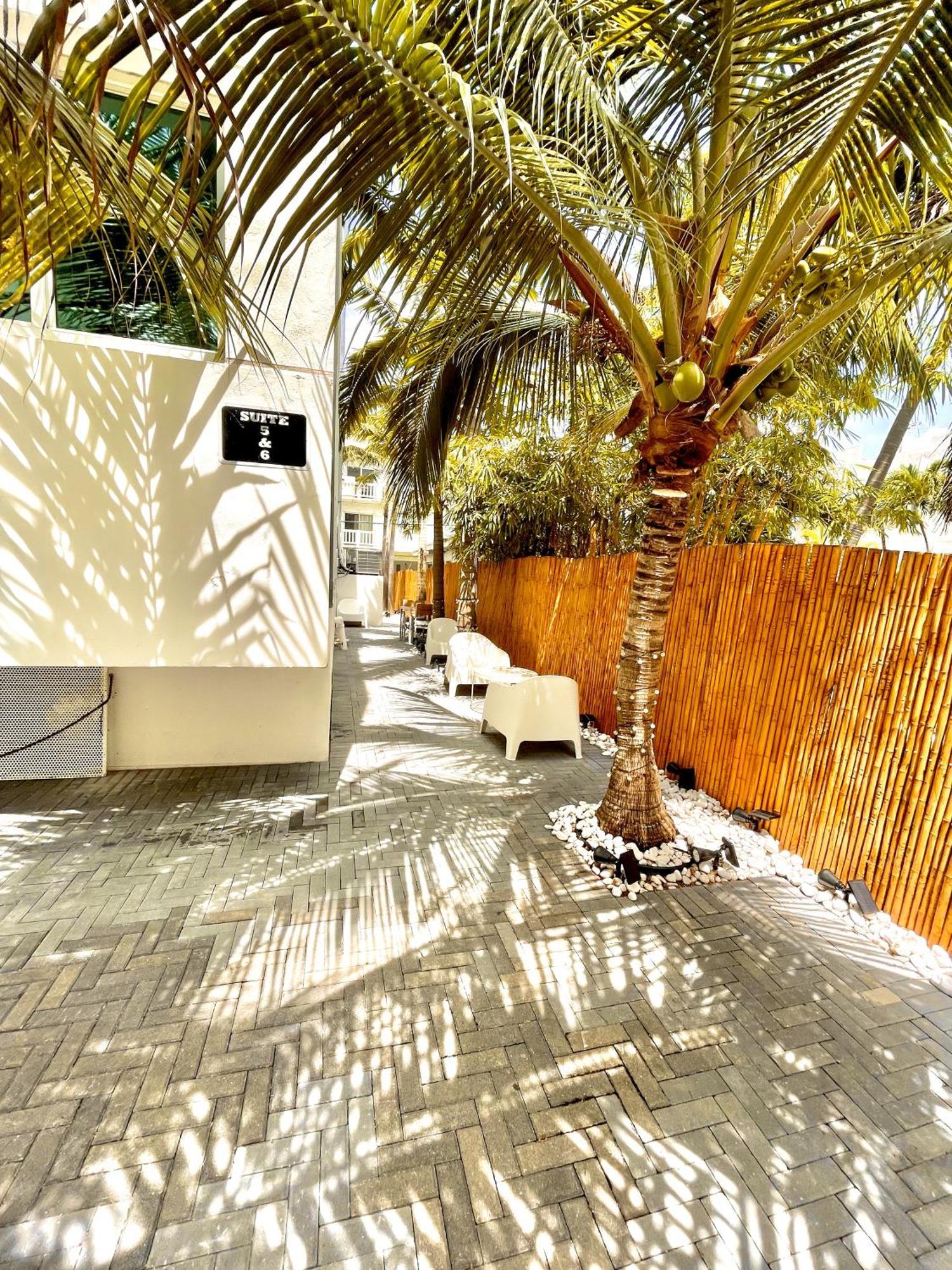 12 Guests Luxurious South 2 *
