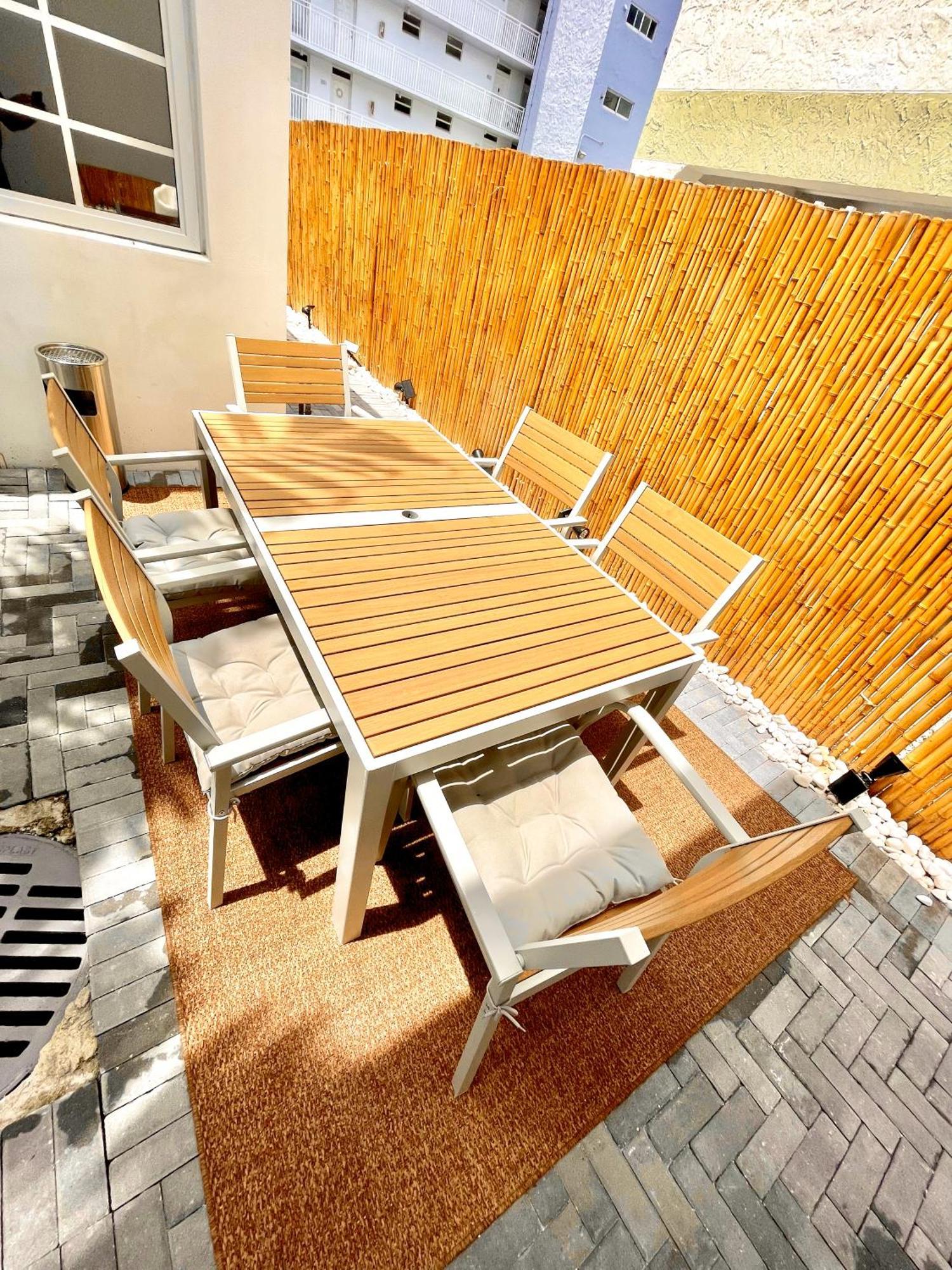 12 Guests Luxurious South 2