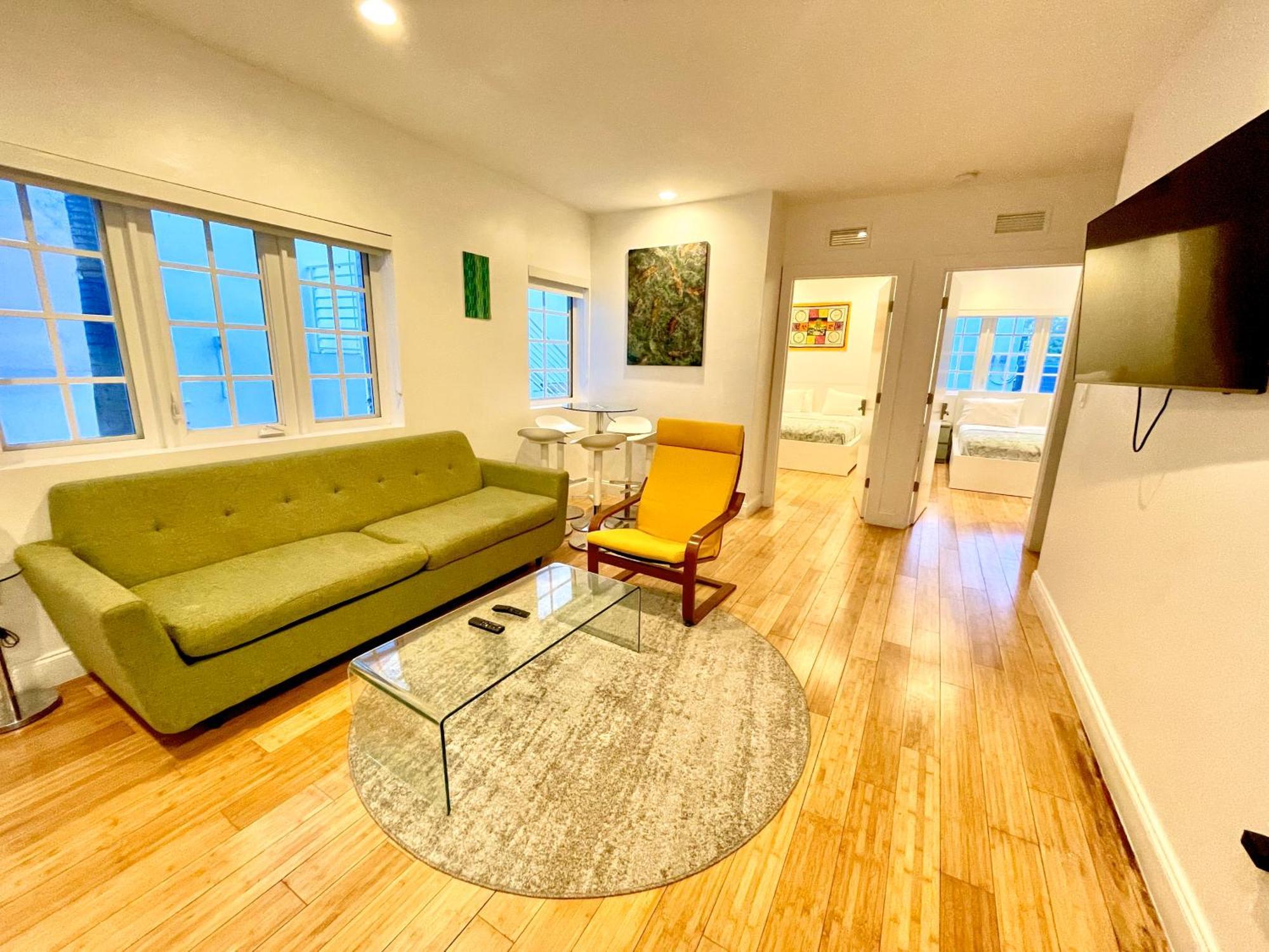 8 Guests Luxurious Elegant South Apartment