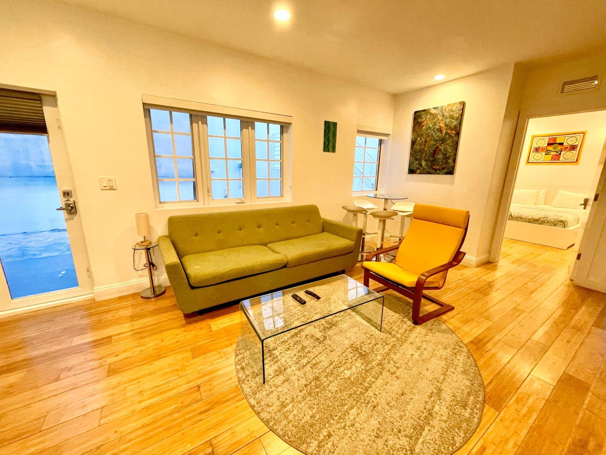 Apartment 8 Guests Luxurious Elegant South Miami Beach