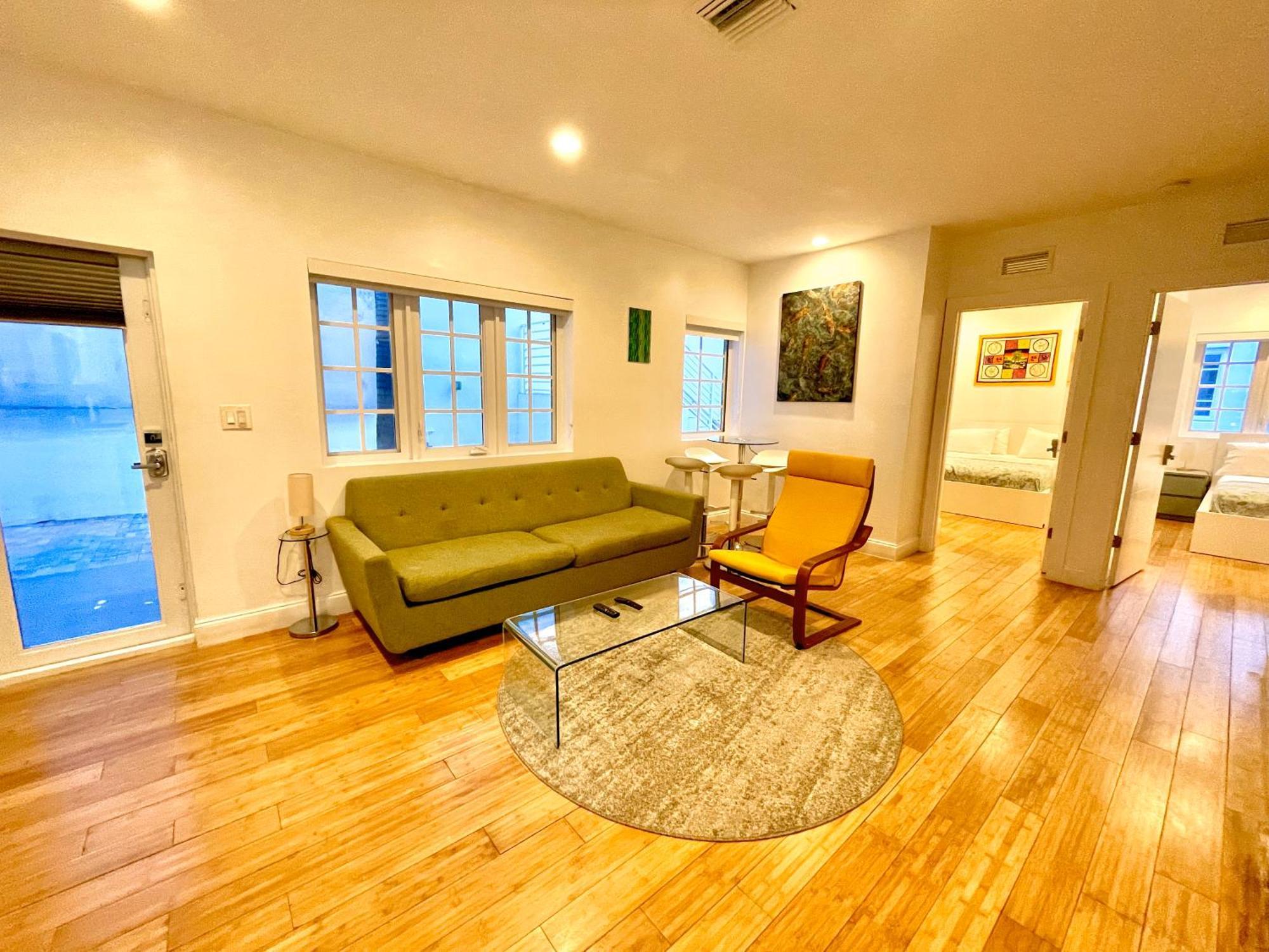Apartment 8 Guests Luxurious Elegant South