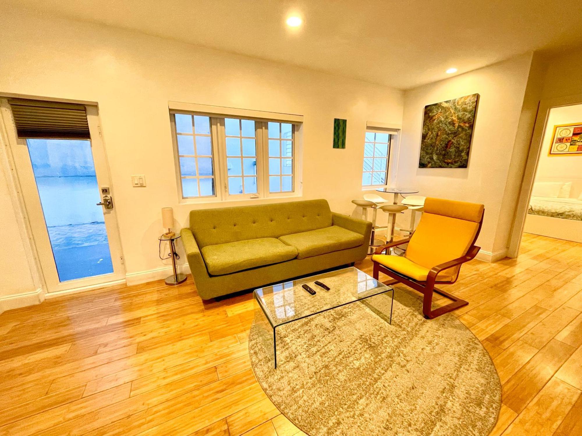 Apartment 8 Guests Luxurious Elegant South