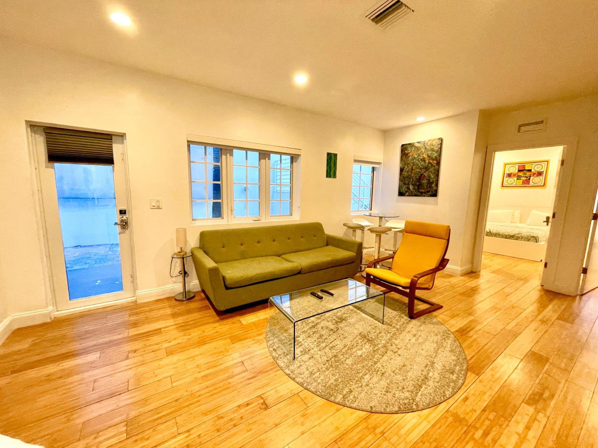 Apartment 8 Guests Luxurious Elegant South Miami Beach