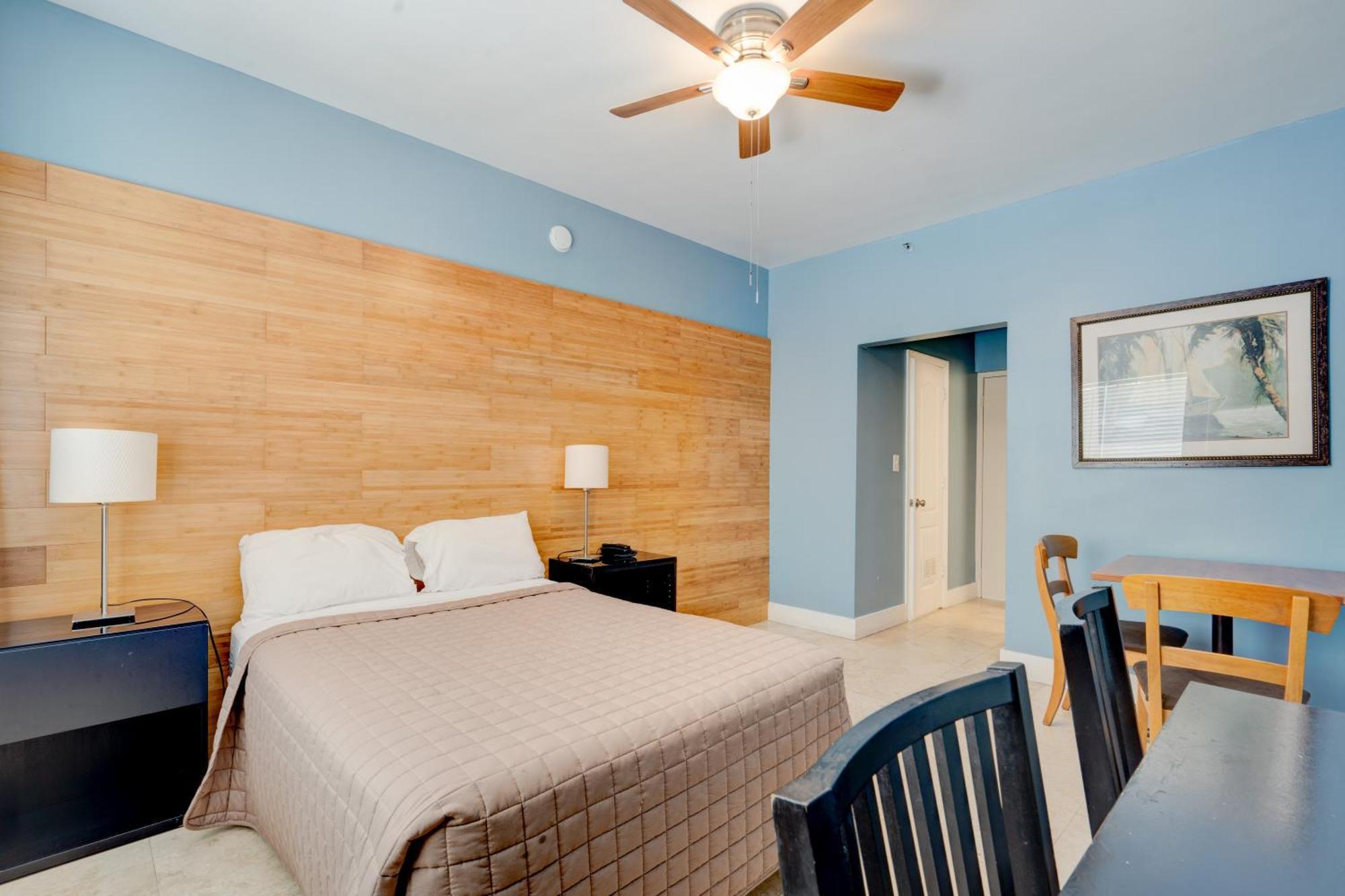 Hotel James Hotel 2*
