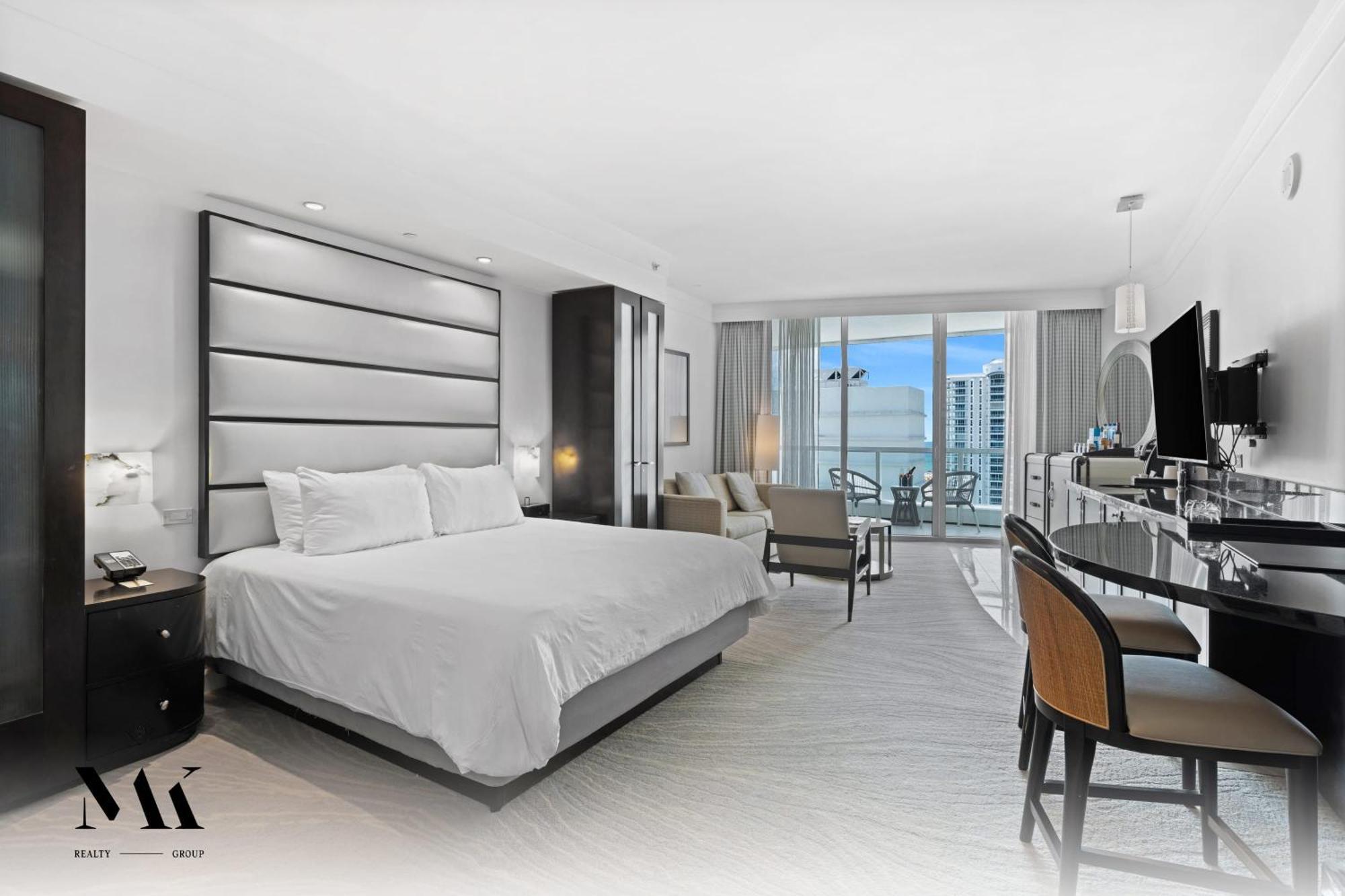 Fontainebleau Balcony W Ocean + Bay View Holiday home Miami Beach