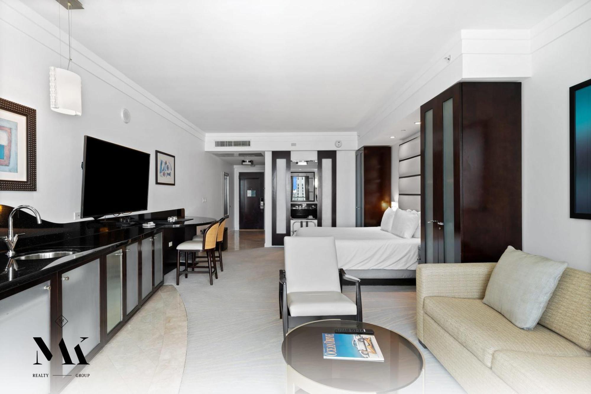 Fontainebleau Balcony W Ocean + Bay View Miami Beach