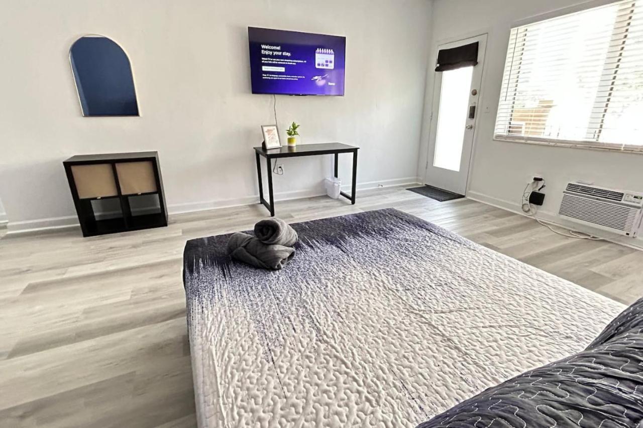 Contemporary Haven In Historic South Apartment *