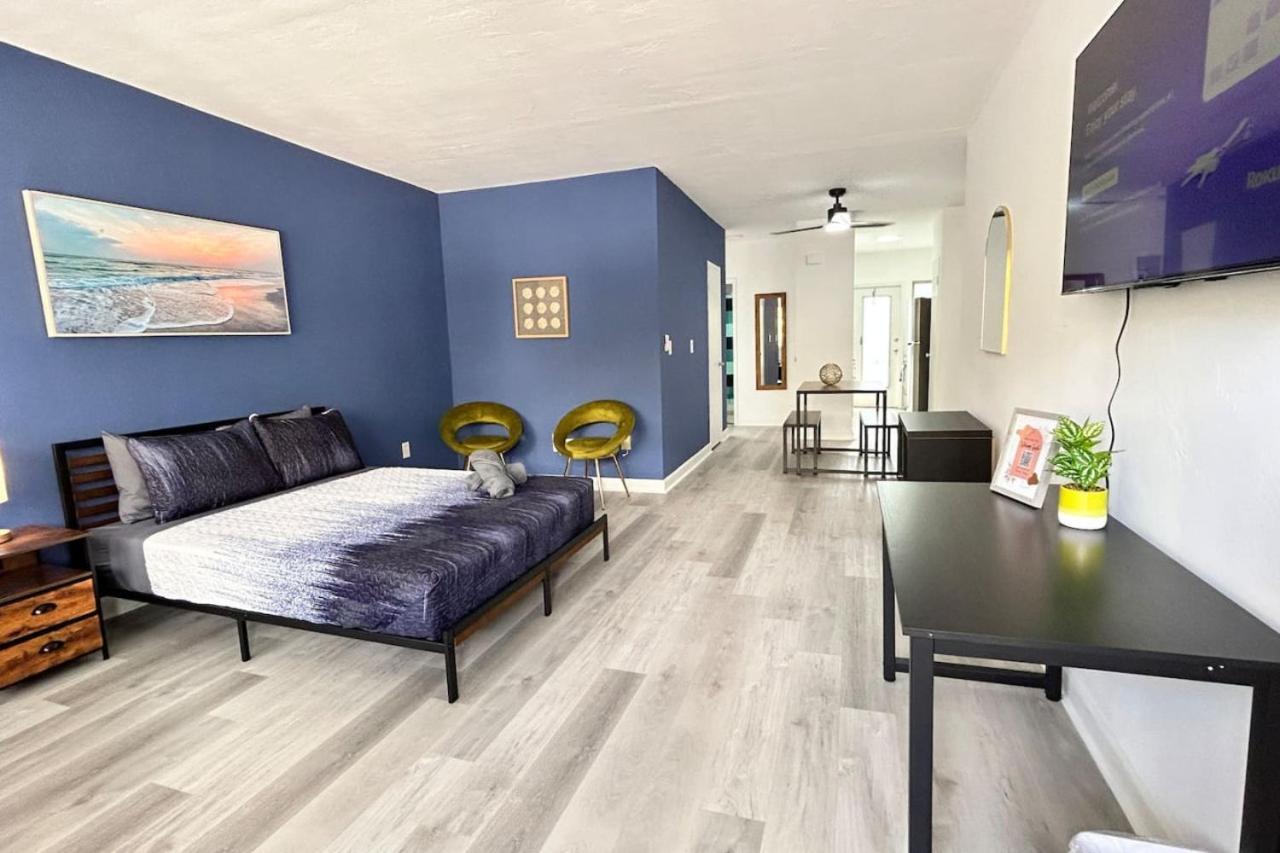 Contemporary Haven In Historic South Apartment *