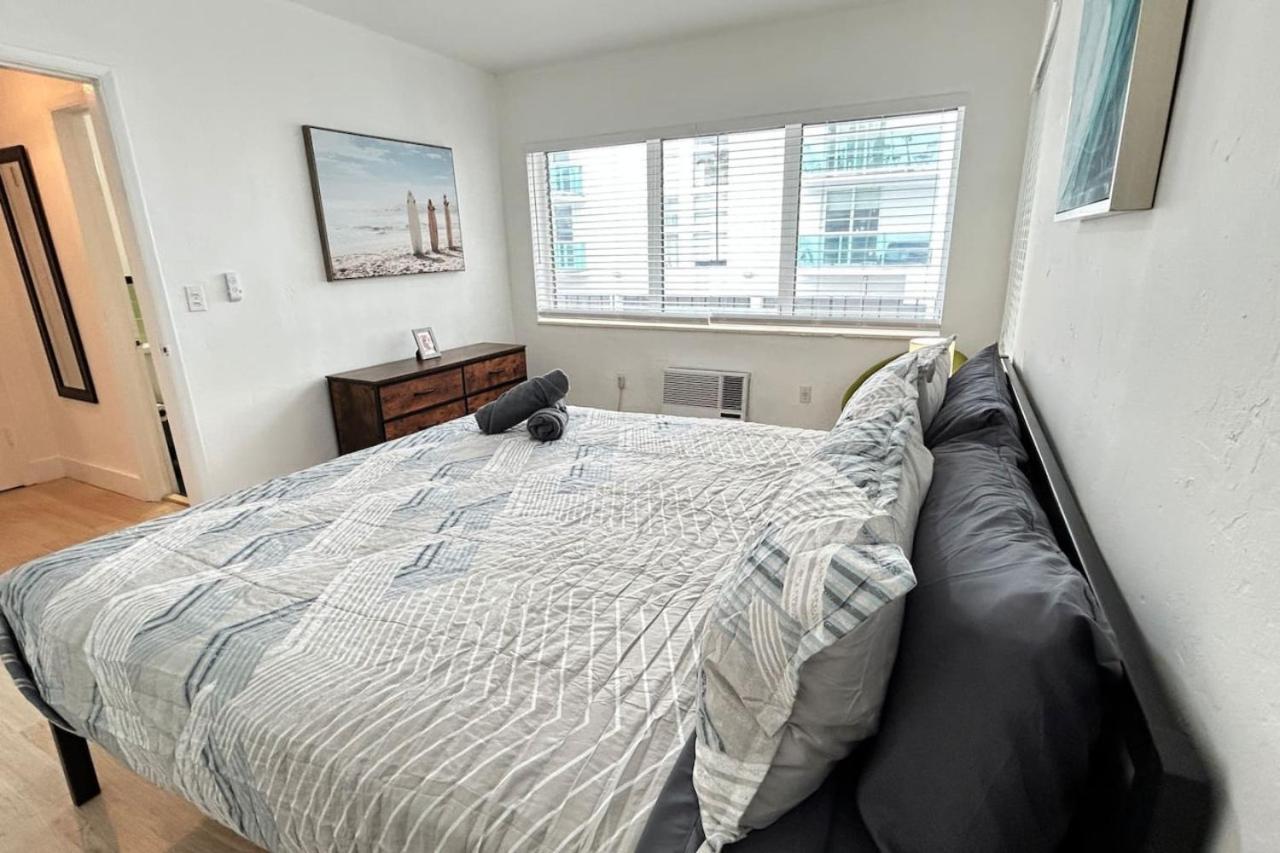 Retro Charm With Modern Comfort Miami Apartment *