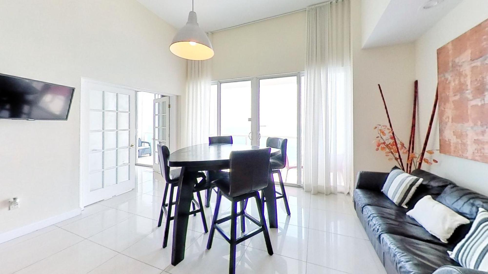Castle Ph3 * Miami Beach