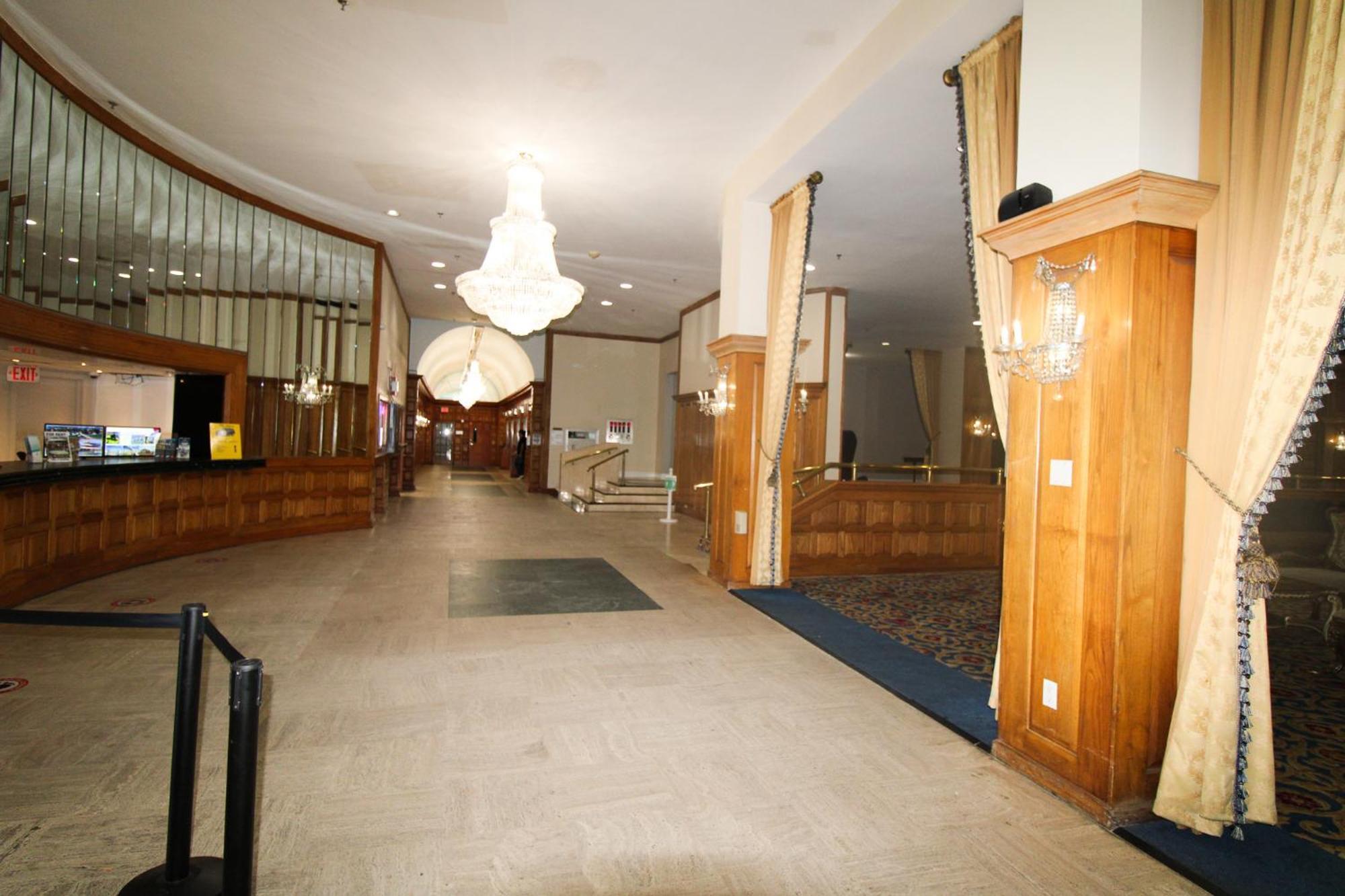 Castle 835 Oceanview On With Pool, Gym, Bars, And Free Parking