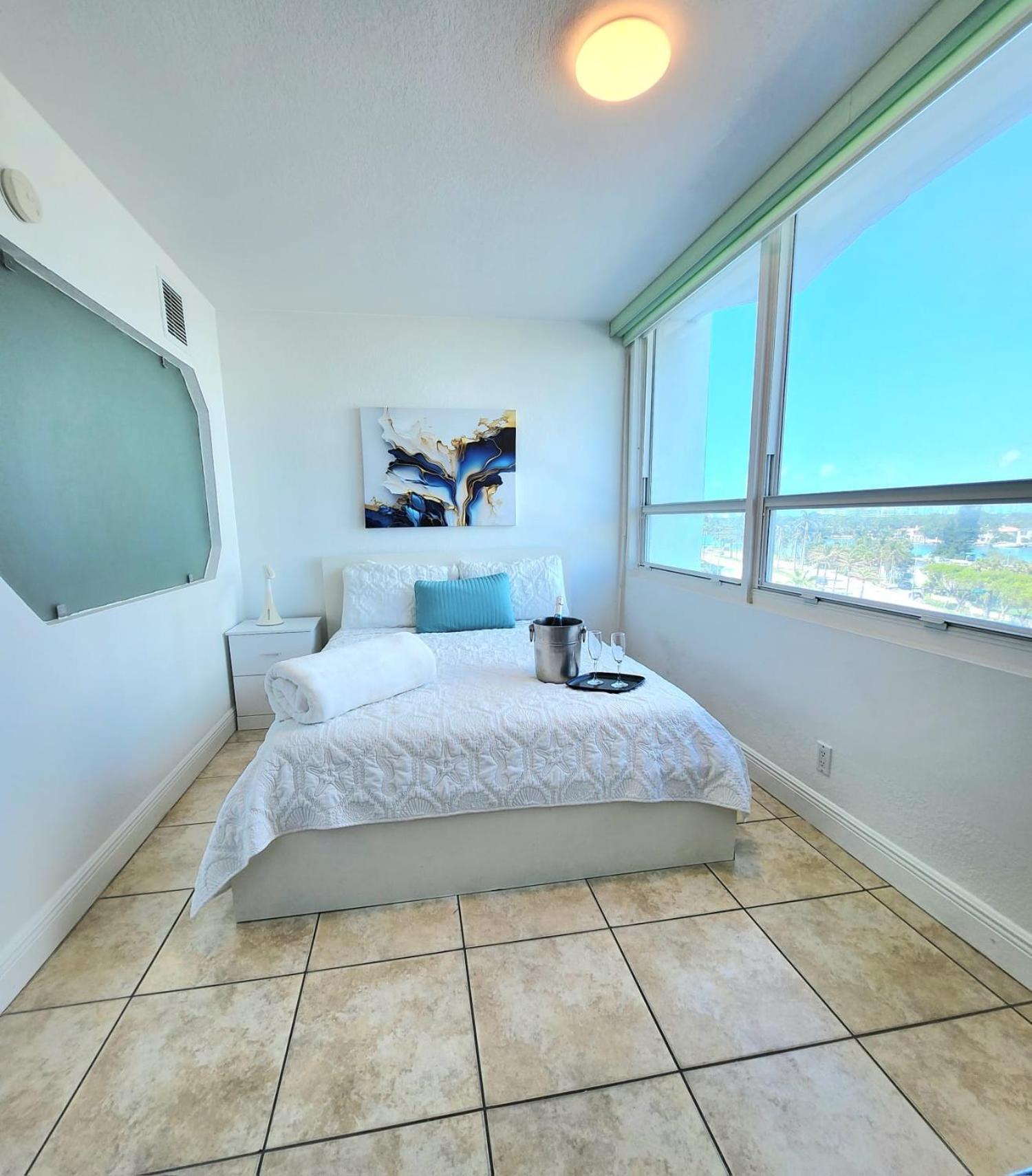 Beachfront Pool Gym Tennis Miami Beach! * Miami Beach