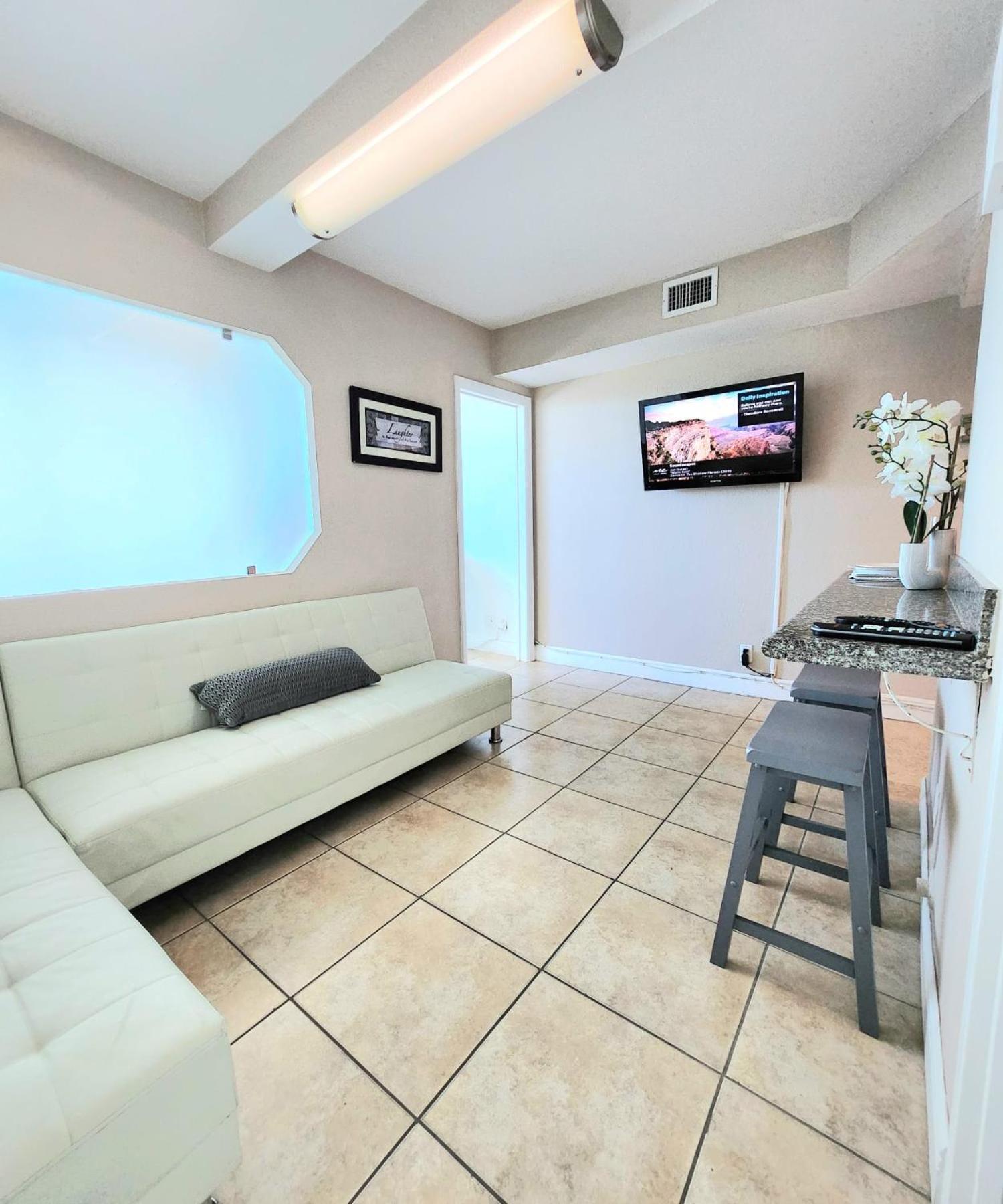 Beachfront Pool Gym Tennis Miami Beach! Apartment Miami Beach