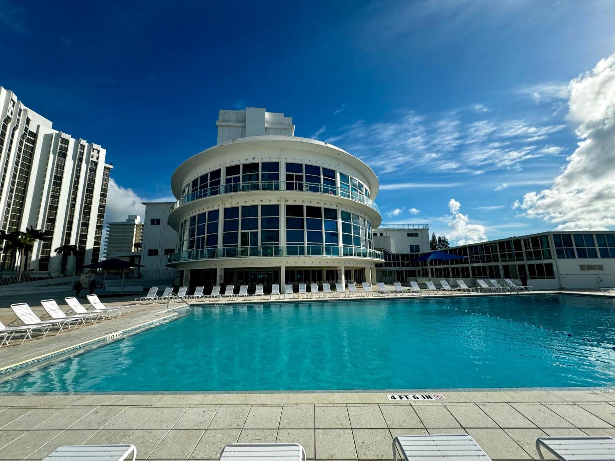 Beachfront Pool Gym Tennis Miami Beach! *