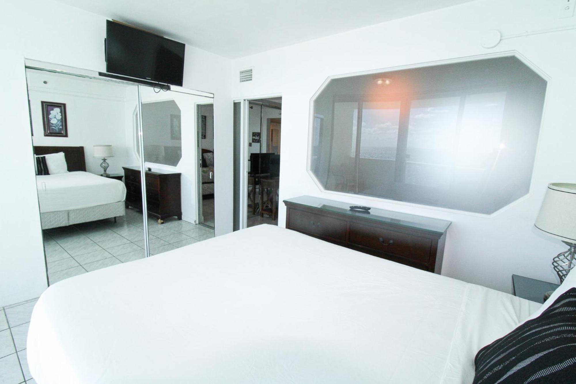Castle 727 With Balcony And Ocean View, Pool, Tennis, Access, Free Parking Holiday home *