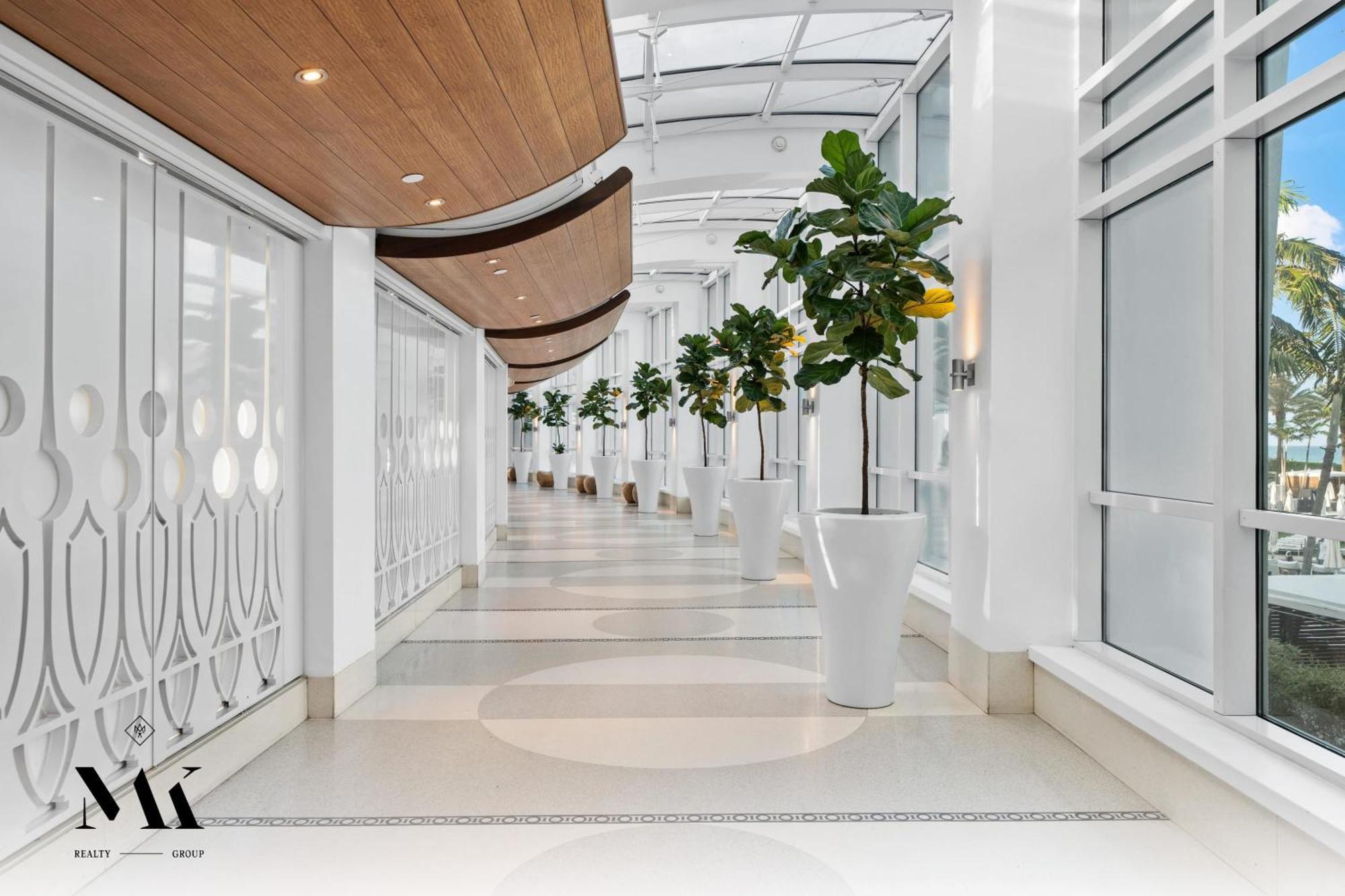 Fontainebleau Balcony W Ocean + Bay View Holiday home