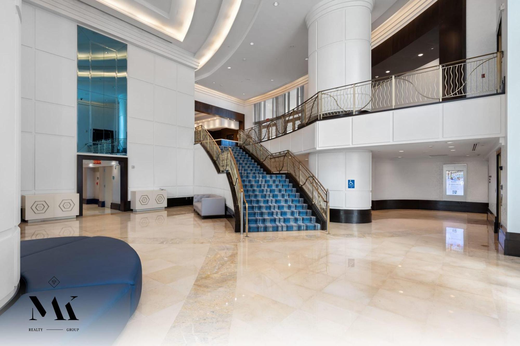 Fontainebleau Balcony W Ocean + Bay View Holiday home