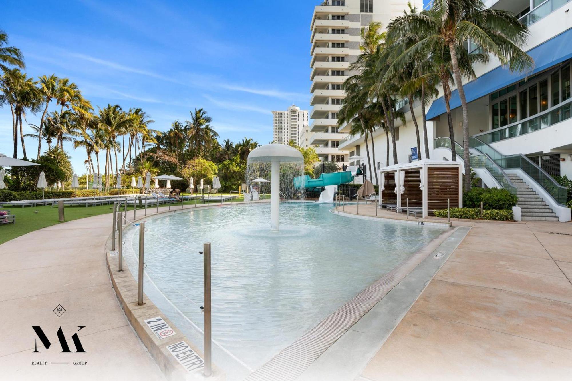 Fontainebleau Balcony W Ocean + Bay View Holiday home *