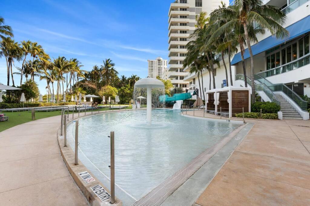Fountainebleau Resort, Balcony With Ocean & Pool View