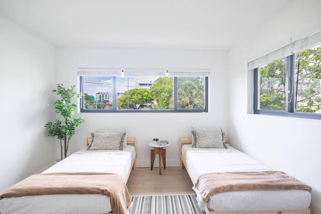 Comfort And Style 2 Bed 1 Bath 2 Min To The Beach! * Miami Beach