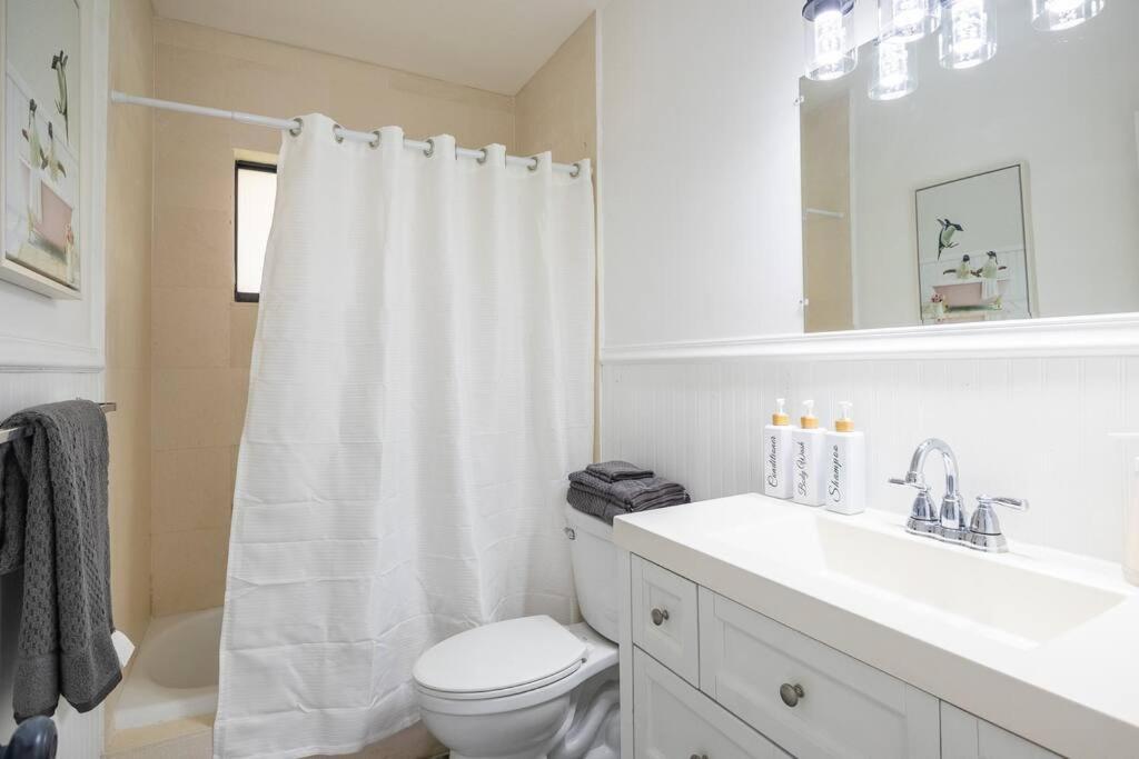 Apartment Comfort And Style 2 Bed 1 Bath 2 Min To The Beach!
