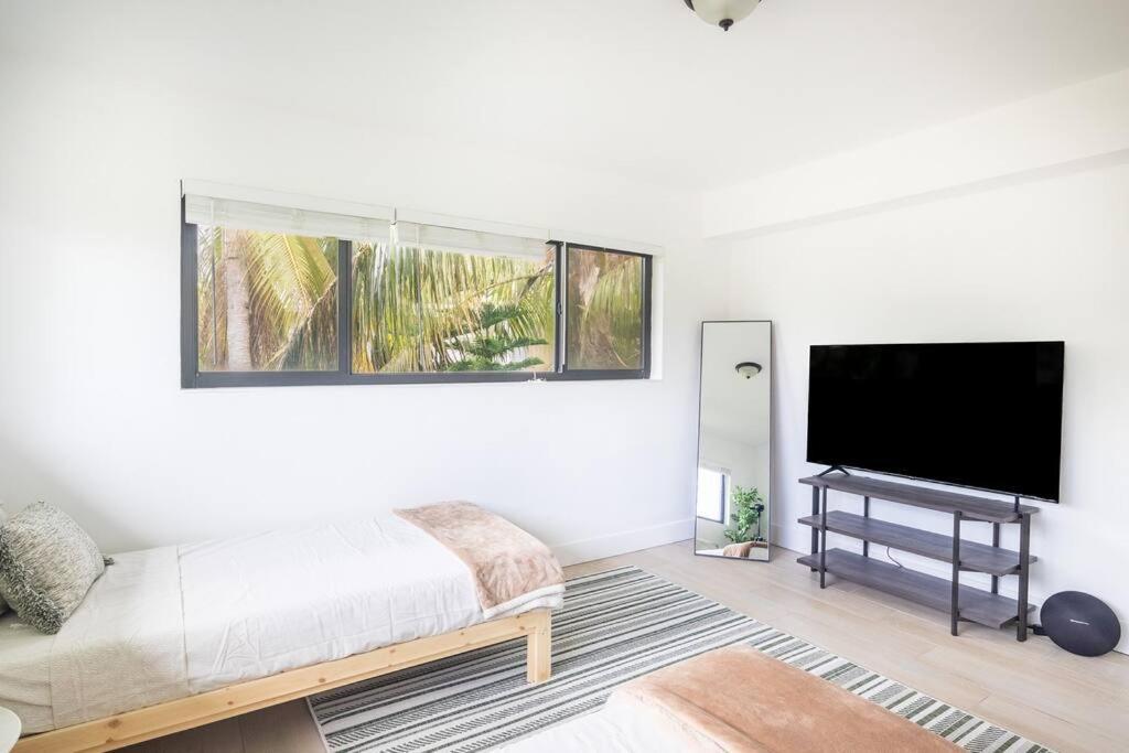 Apartment Comfort And Style 2 Bed 1 Bath 2 Min To The Beach! *
