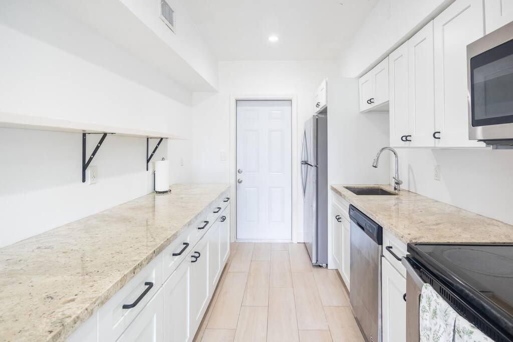 Comfort And Style 2 Bed 1 Bath 2 Min To The Beach! Apartment Miami Beach