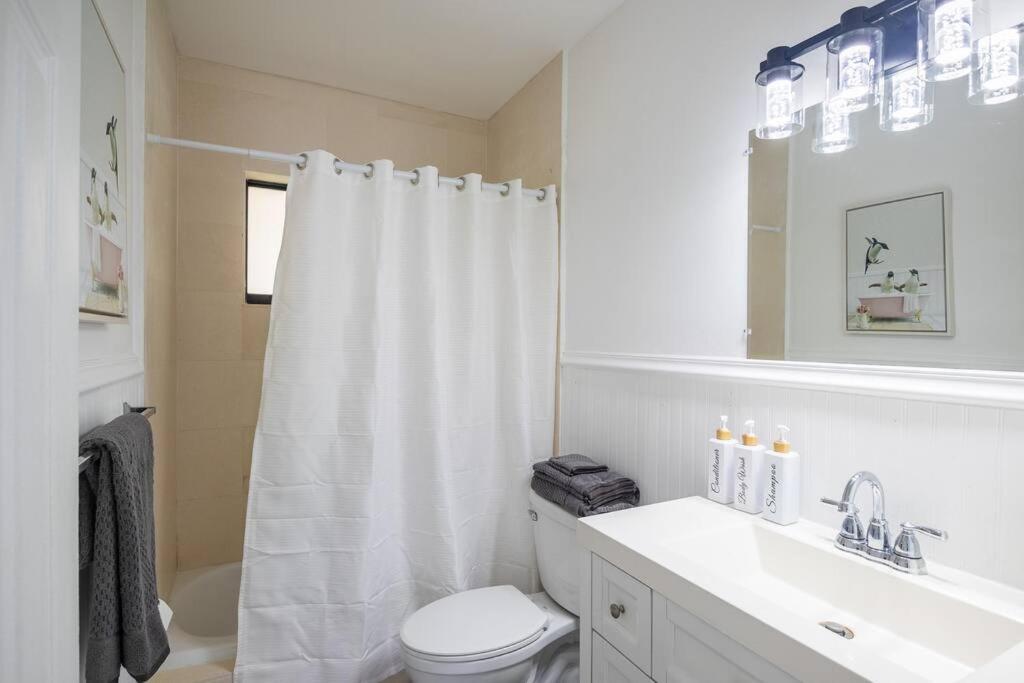 Comfort And Style 2 Bed 1 Bath 2 Min To The Beach! Miami Beach