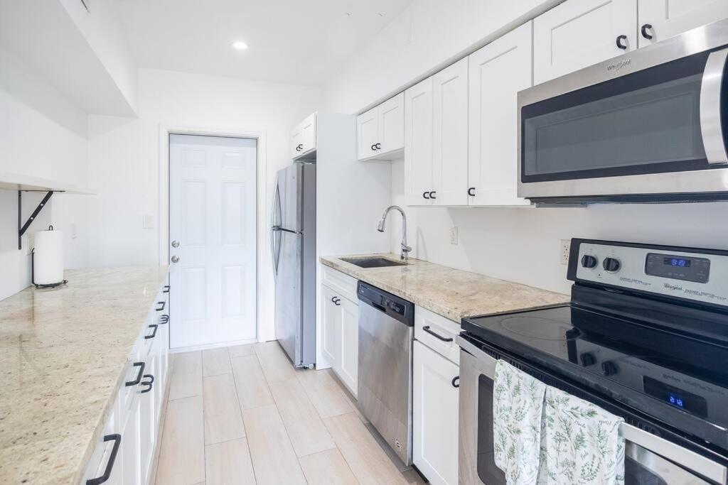 Comfort And Style 2 Bed 1 Bath 2 Min To The Beach! Apartment Miami Beach