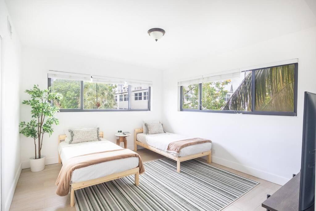 Comfort And Style 2 Bed 1 Bath 2 Min To The Beach! * Miami Beach
