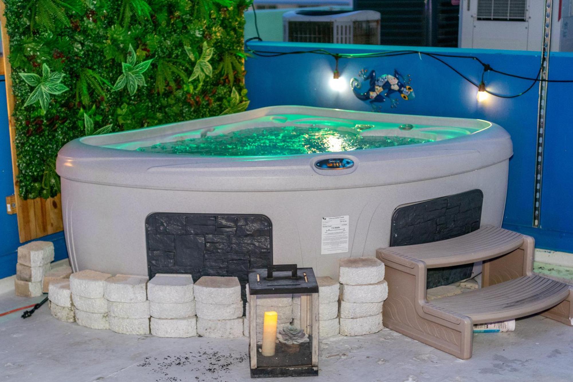 Apartment 2bedroom 2bath Loft Exclusive Rooftop&jacuzzi,1block From *