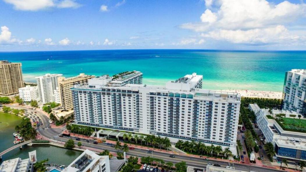 1 1 Bedroom 1 And Half Bathroom Beachfront With Balcony Apartment Miami Beach