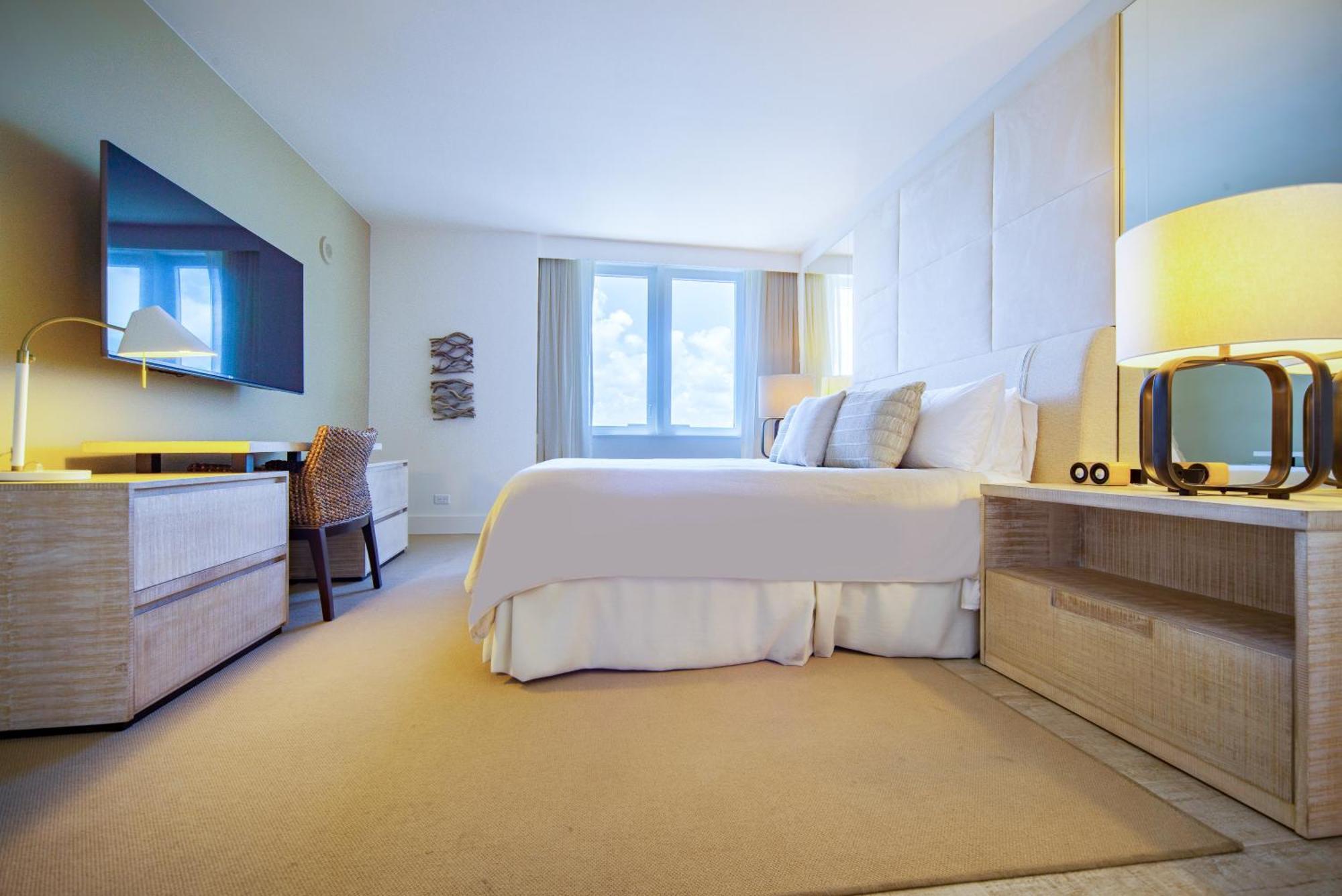 1 1 Bedroom 1 And Half Bathroom Beachfront With Balcony Miami Beach