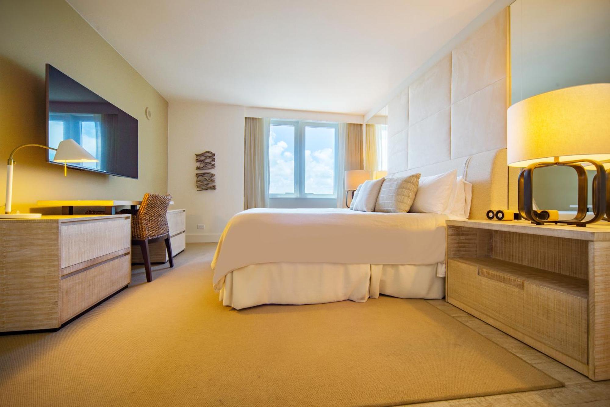 1 1 Bedroom 1 And Half Bathroom Beachfront With Balcony *