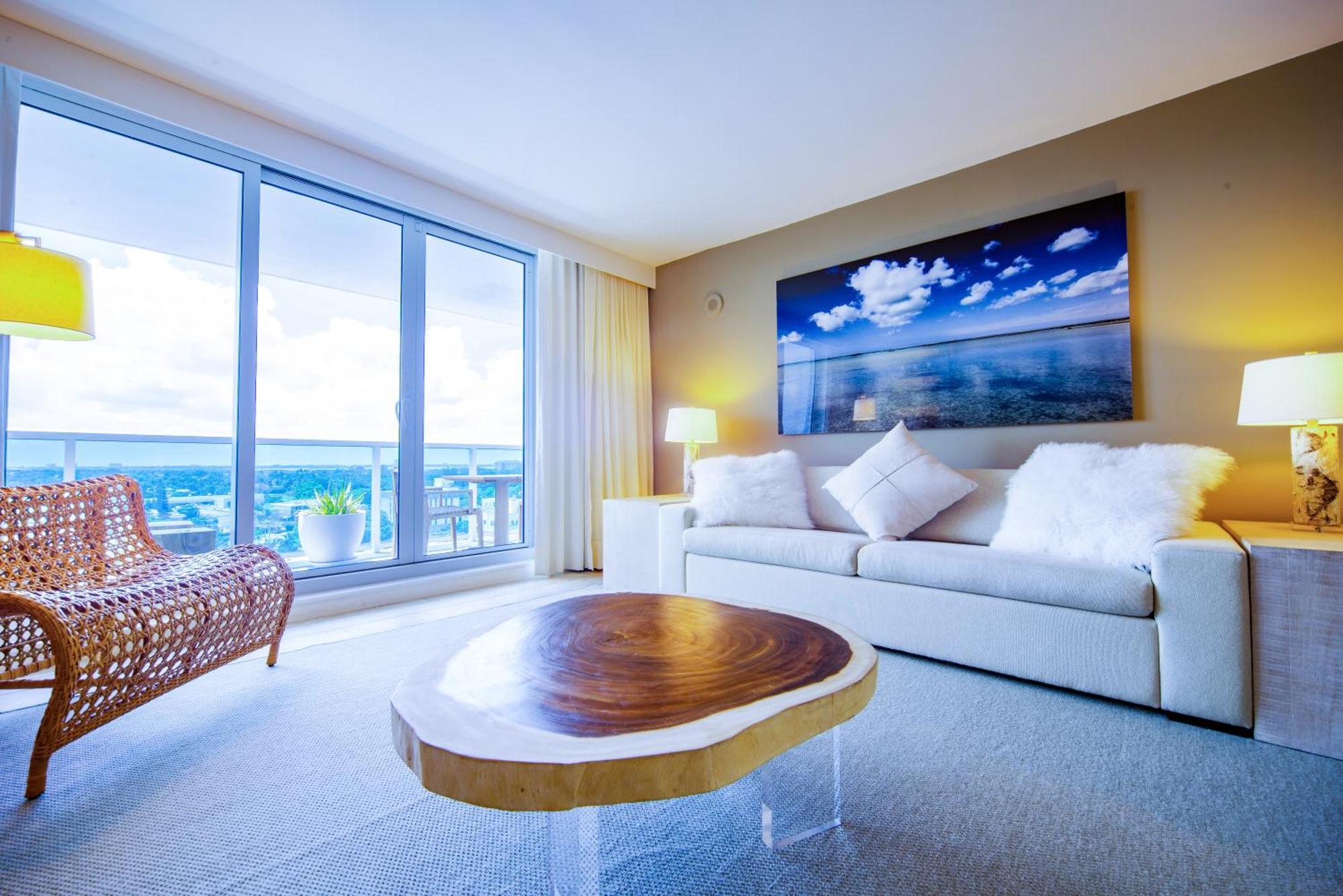1 1 Bedroom 1 And Half Bathroom Beachfront With Balcony *