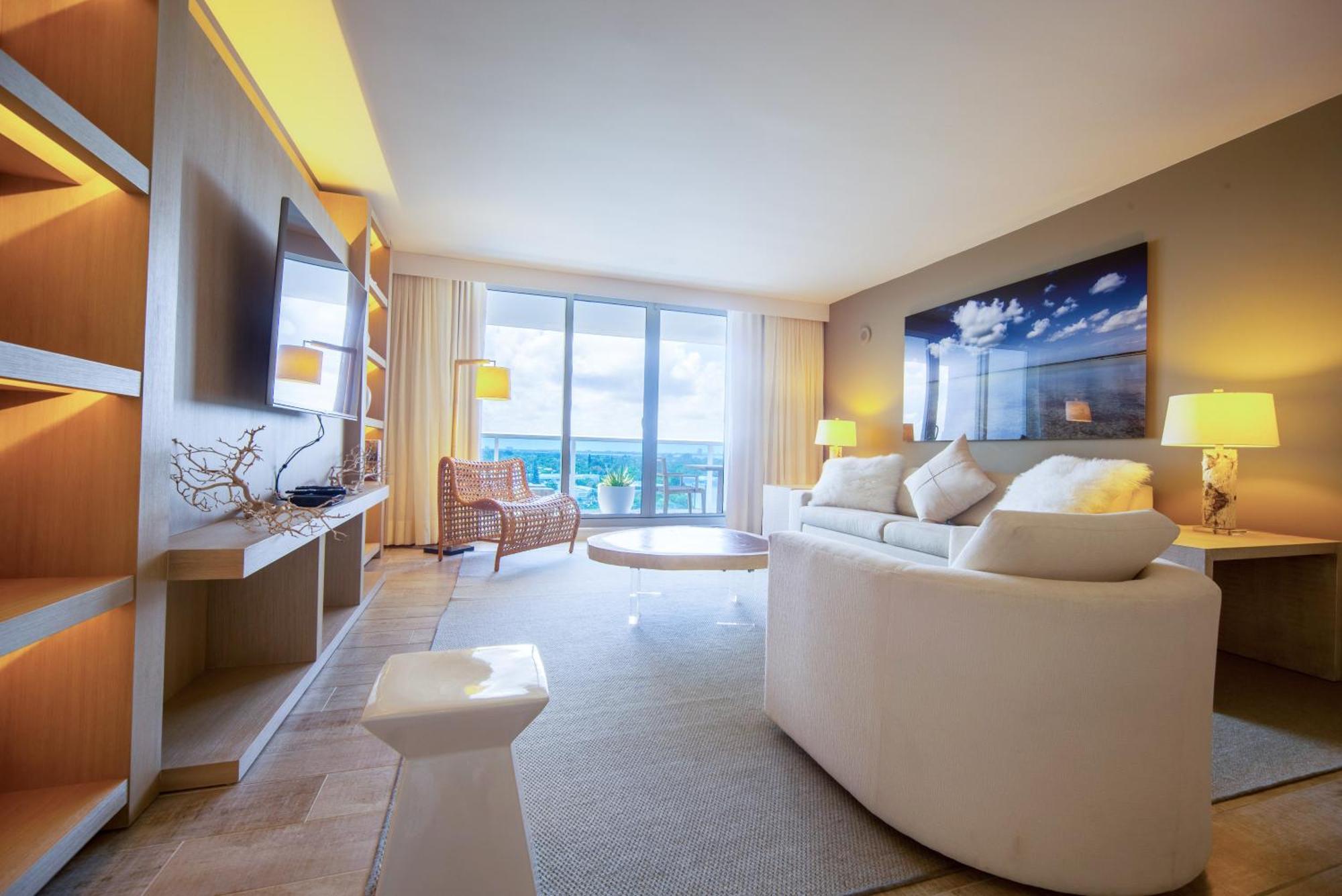 1 1 Bedroom 1 And Half Bathroom Beachfront With Balcony Apartment Miami Beach