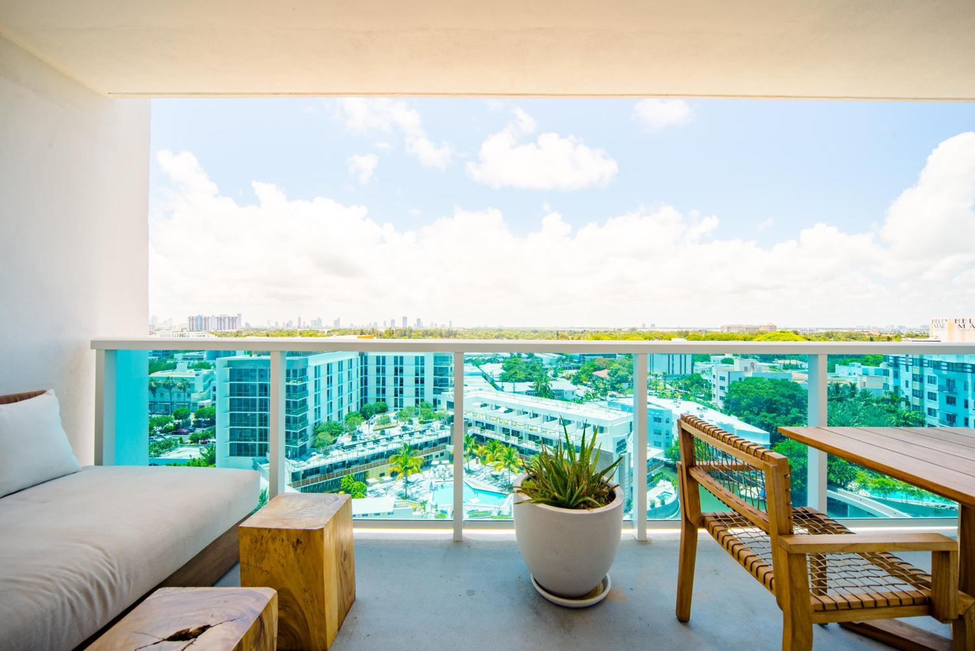 Apartment 1 1 Bedroom 1 And Half Bathroom Beachfront With Balcony Miami Beach