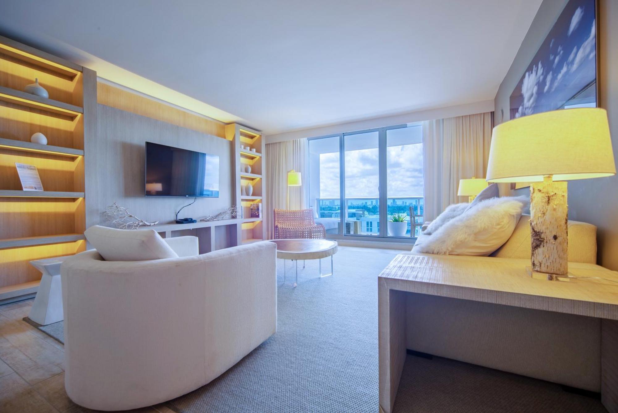 1 1 Bedroom 1 And Half Bathroom Beachfront With Balcony *