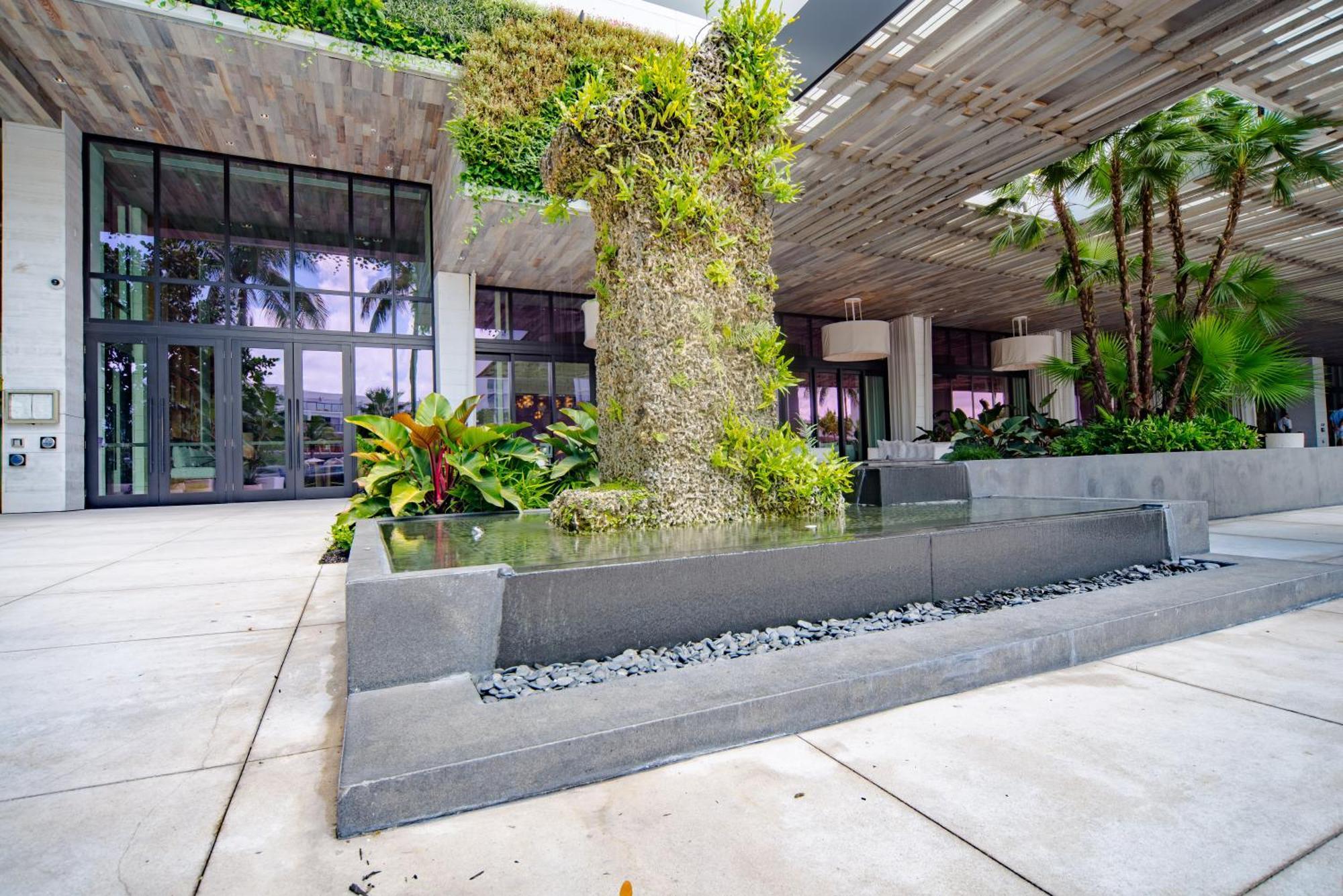 Apartment 1 1 Bedroom 1 And Half Bathroom Beachfront With Balcony Miami Beach